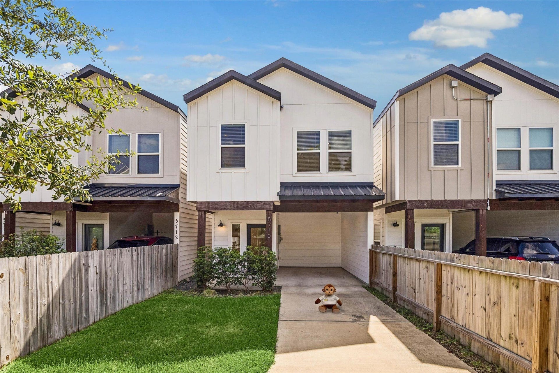 5710 Elysian Street, Houston, TX 77009 5710 Elysian Street, Houston, TX 77009
