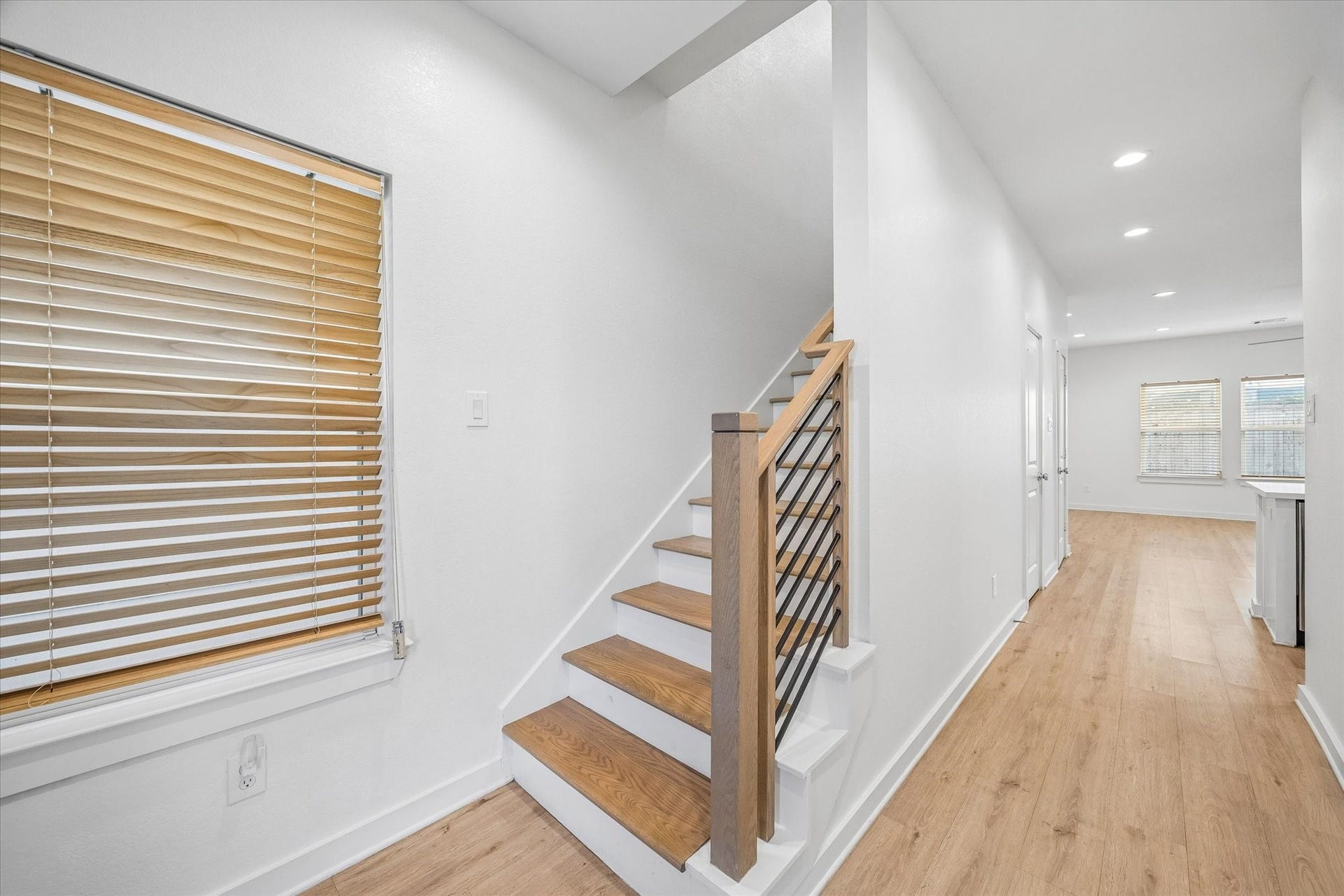 5710 Elysian Street, Houston, TX 77009 5710 Elysian Street, Houston, TX 77009