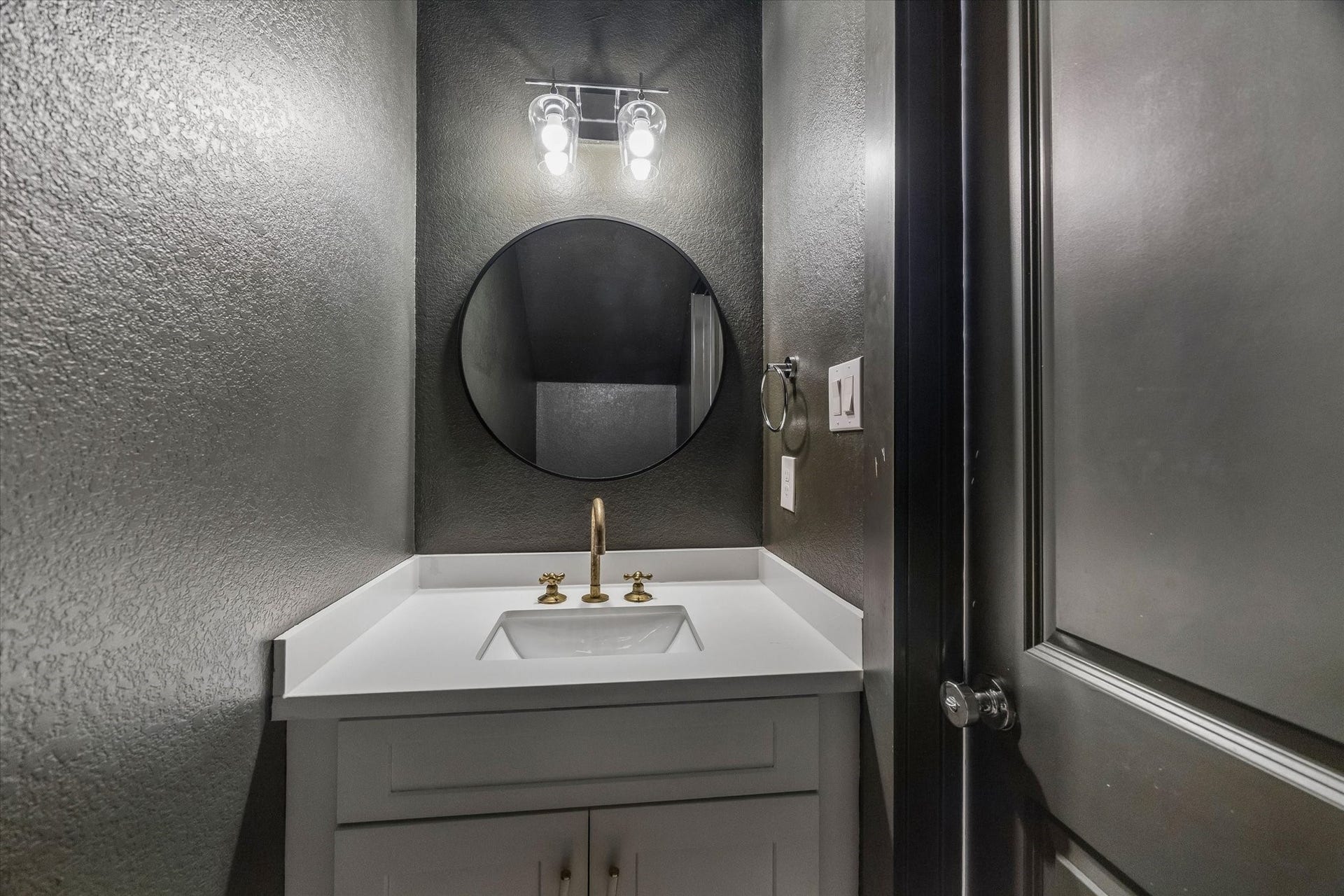 5710 Elysian Street, Houston, TX 77009 5710 Elysian Street, Houston, TX 77009