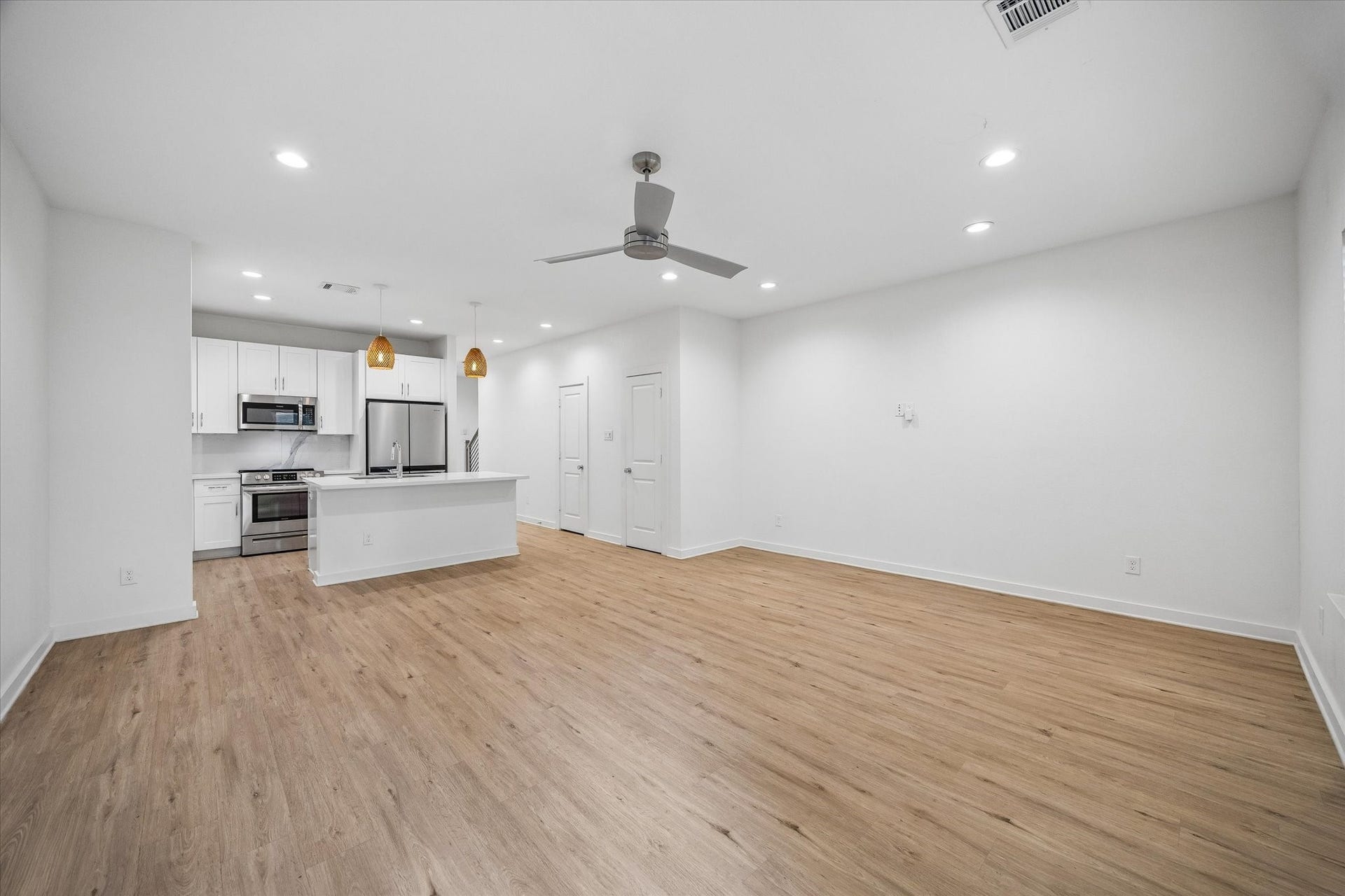 5710 Elysian Street, Houston, TX 77009 5710 Elysian Street, Houston, TX 77009