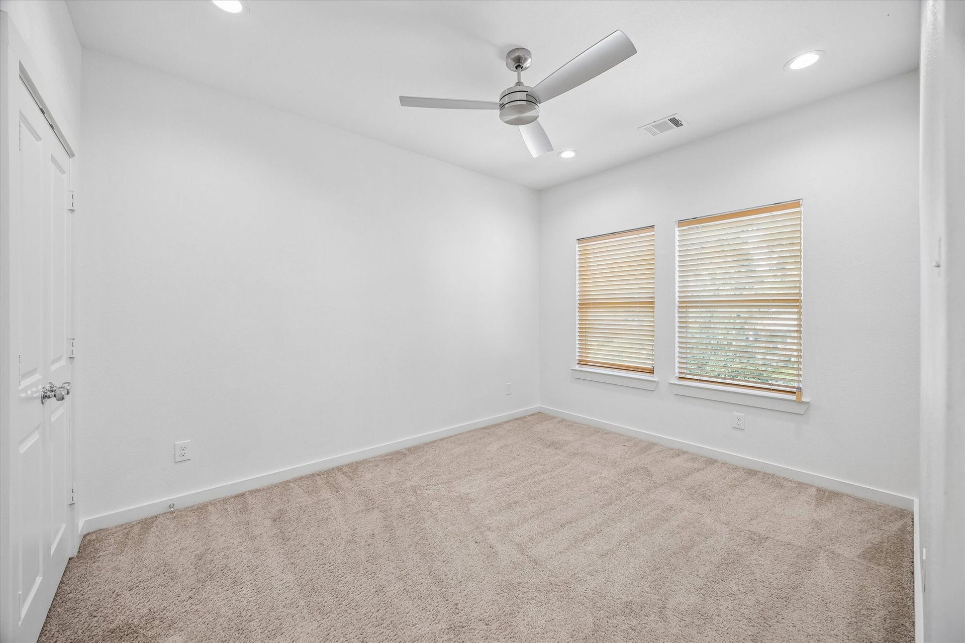 5710 Elysian Street, Houston, TX 77009 5710 Elysian Street, Houston, TX 77009
