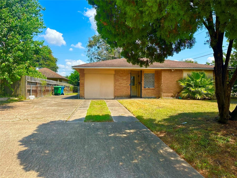 Property photo for 5502 Mackinaw Street, Houston, TX
