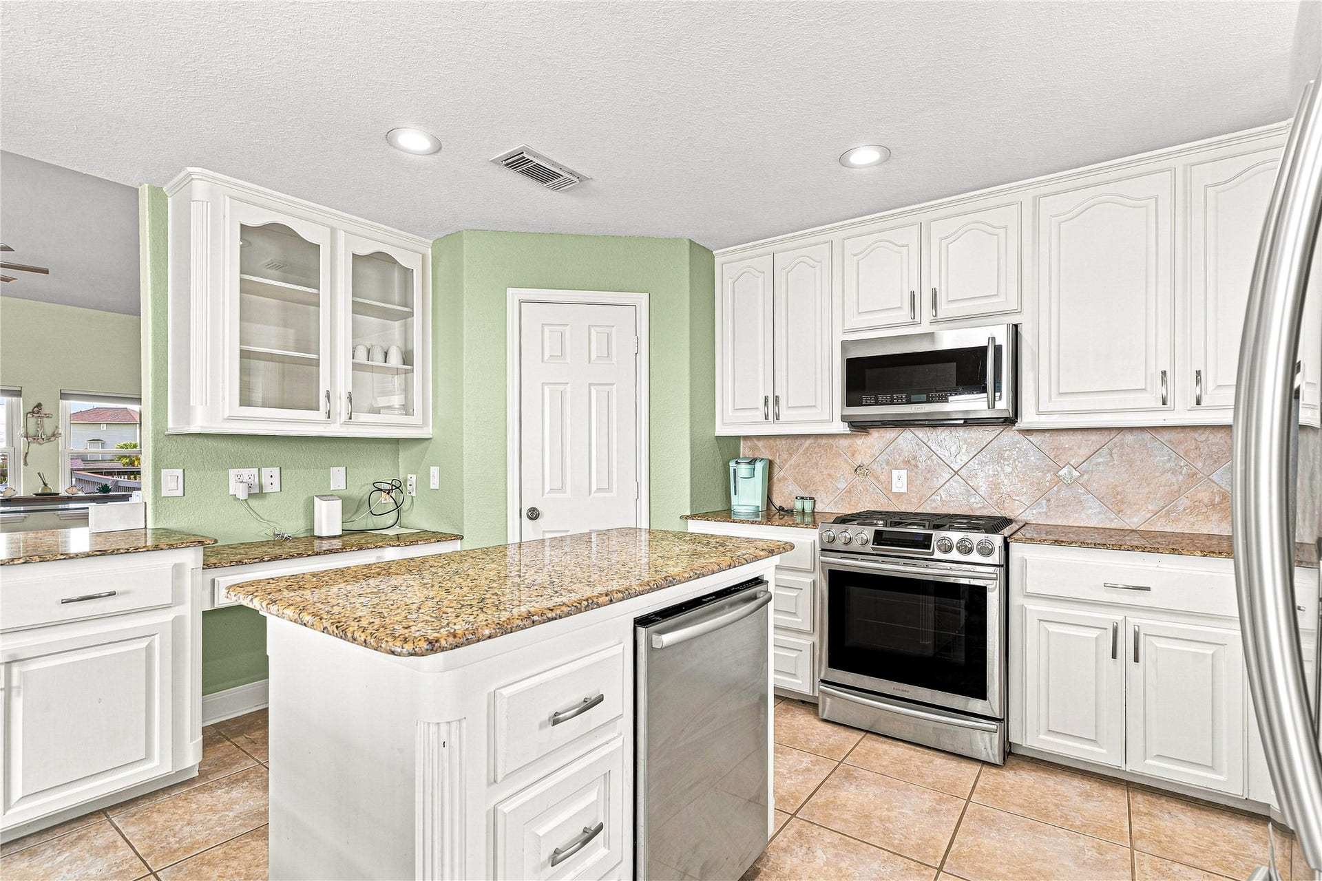 19 N Sandpiper Street, La Marque, TX 77568 19 N Sandpiper Street, La Marque, TX 77568