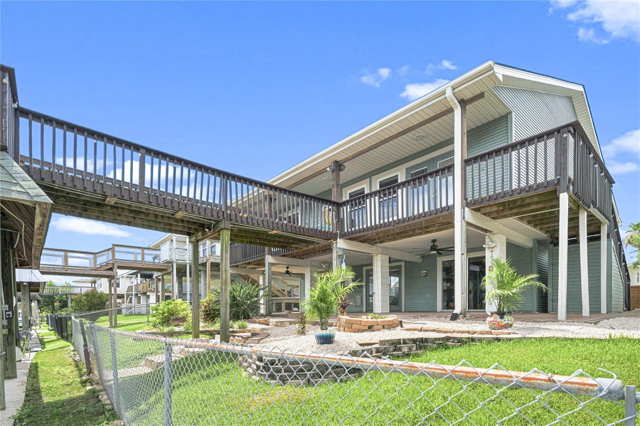 Property photo for 19 N Sandpiper Street, La Marque, TX