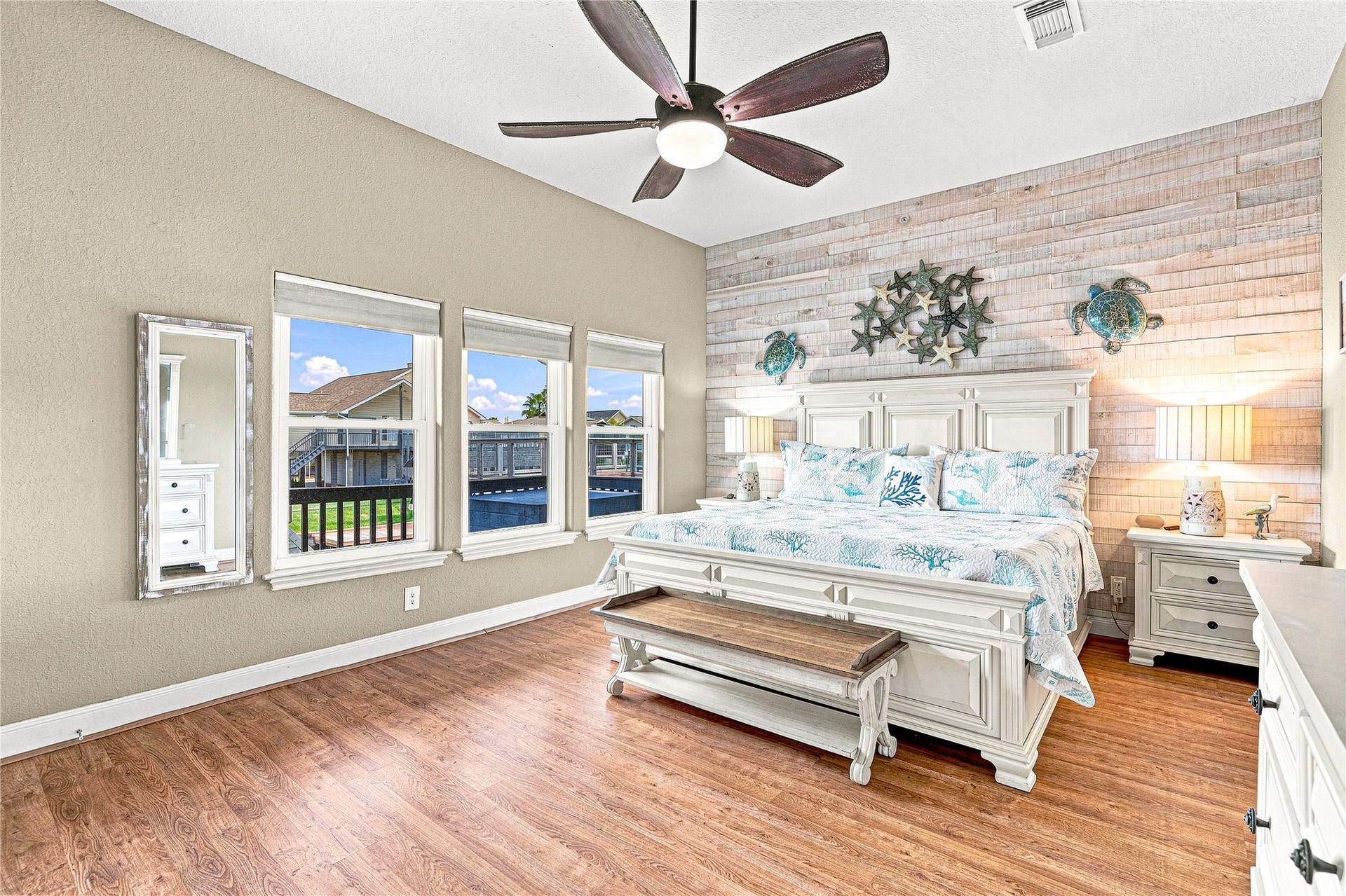 19 N Sandpiper Street, La Marque, TX 77568 19 N Sandpiper Street, La Marque, TX 77568