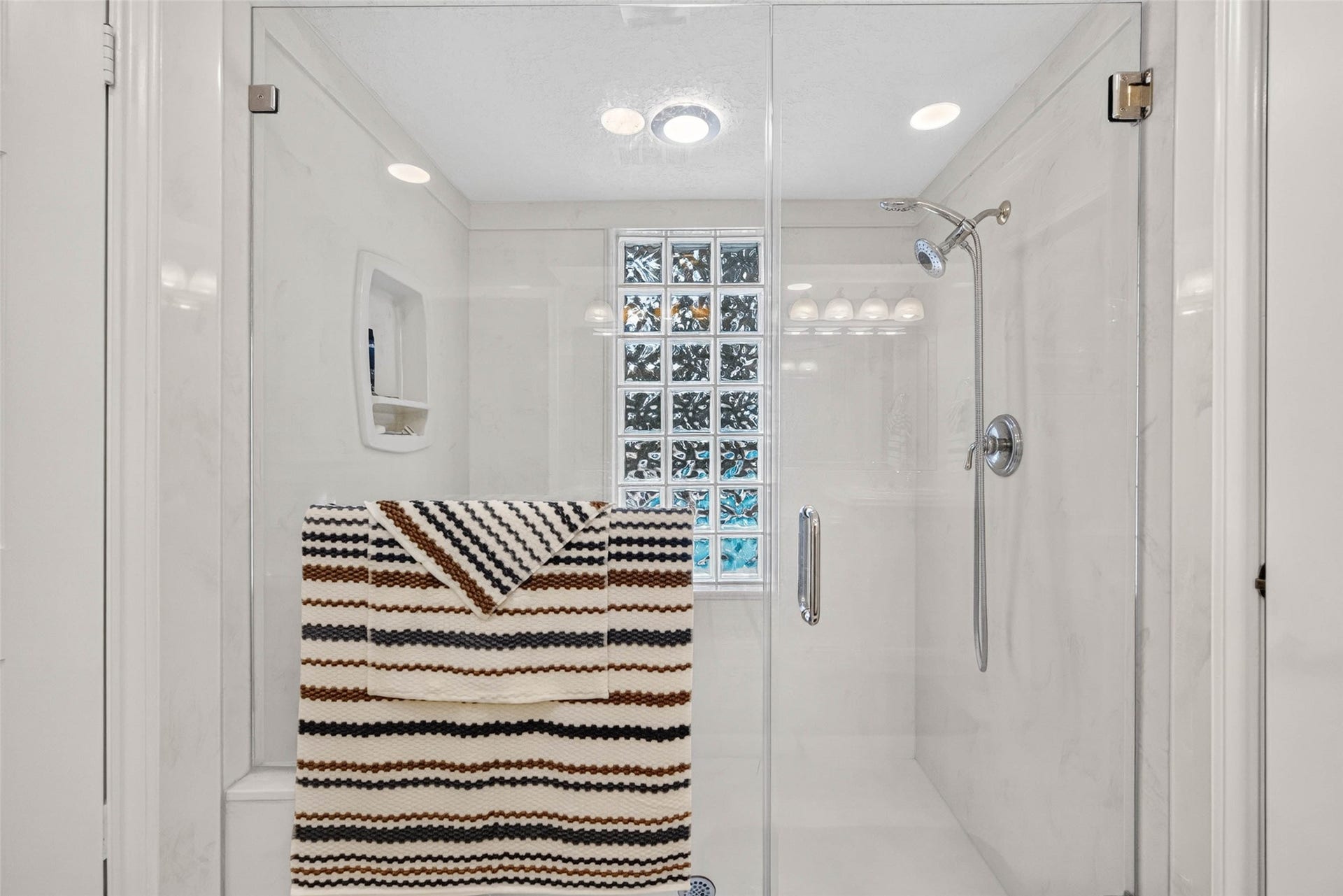 303 Springwood Street, New Caney, TX 77357 primary bath