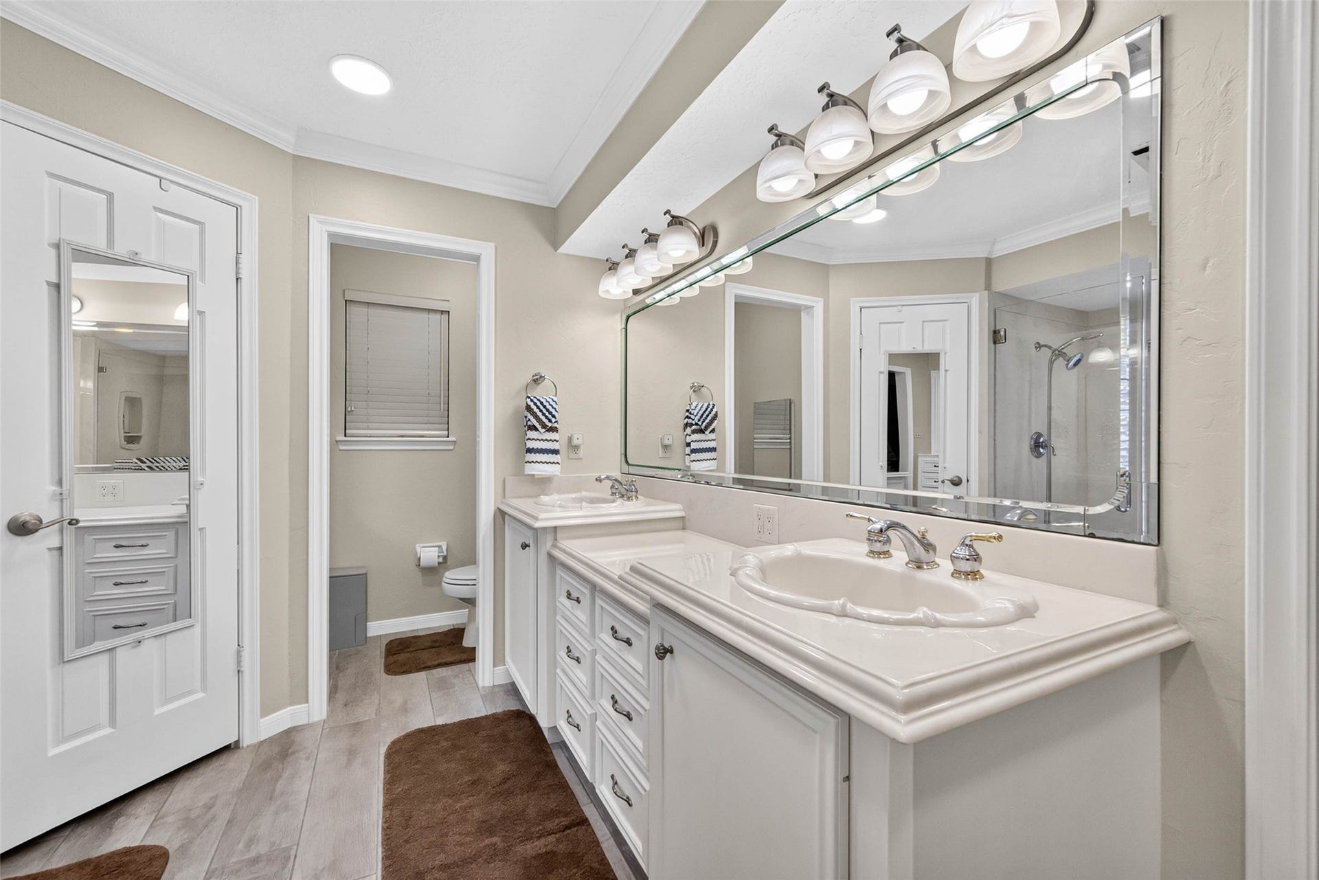 303 Springwood Street, New Caney, TX 77357 Primary bath