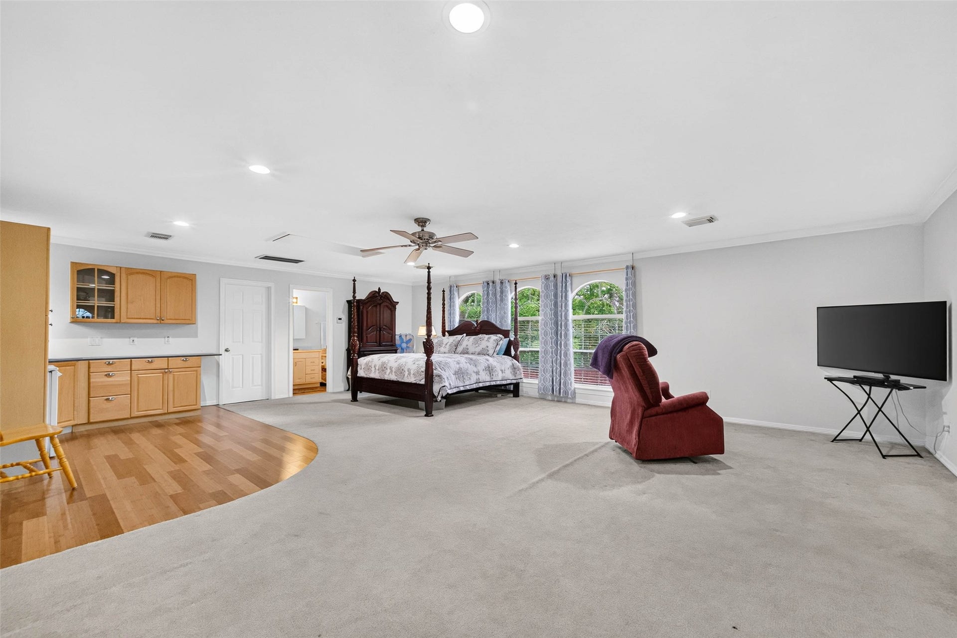 303 Springwood Street, New Caney, TX 77357 Garage apartment