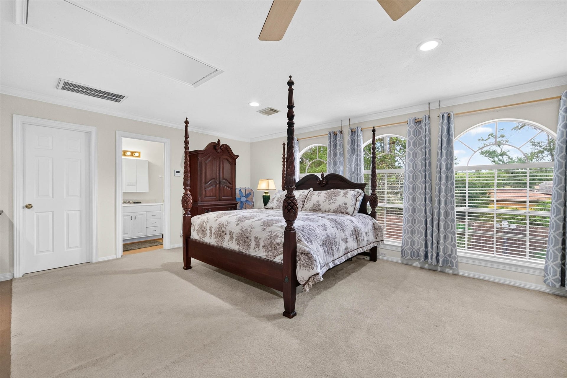 303 Springwood Street, New Caney, TX 77357 Garage apartment