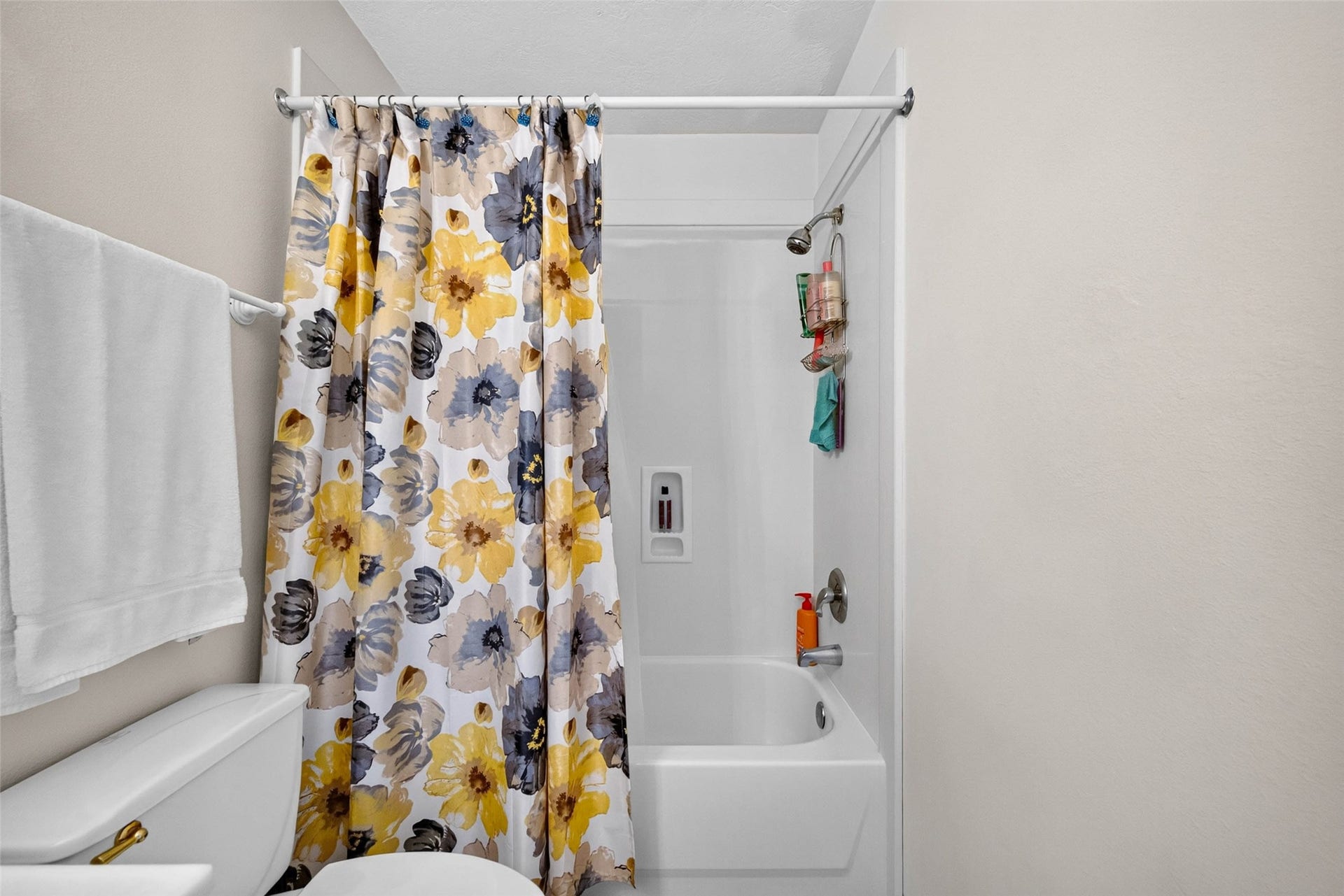 303 Springwood Street, New Caney, TX 77357 Garage apartment