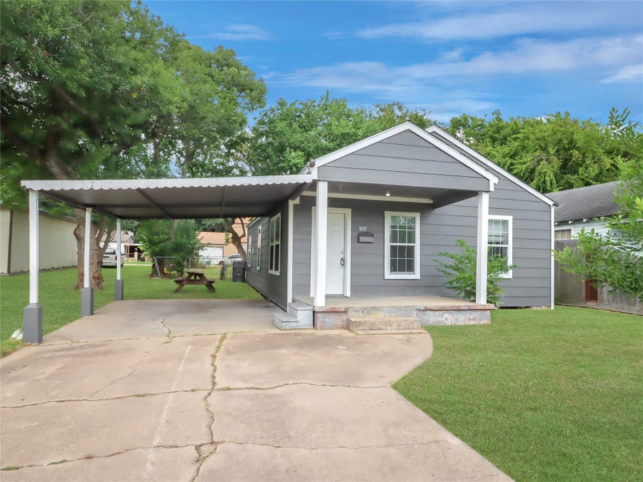 Property photo for 810 15th Avenue N, Texas City, TX