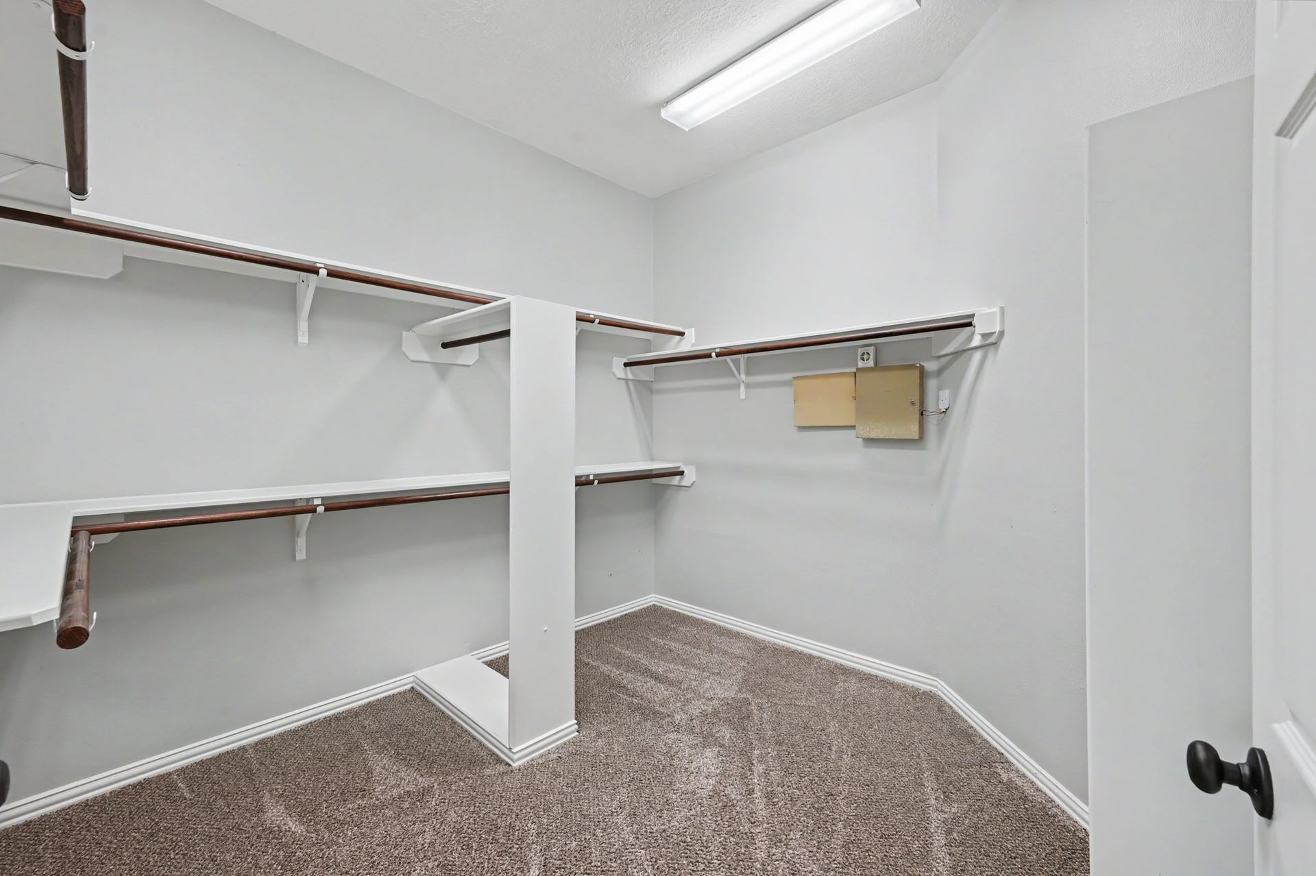 18207 Red Eagle Court, Humble, TX 77346 HUGE walk in closet for the primary!