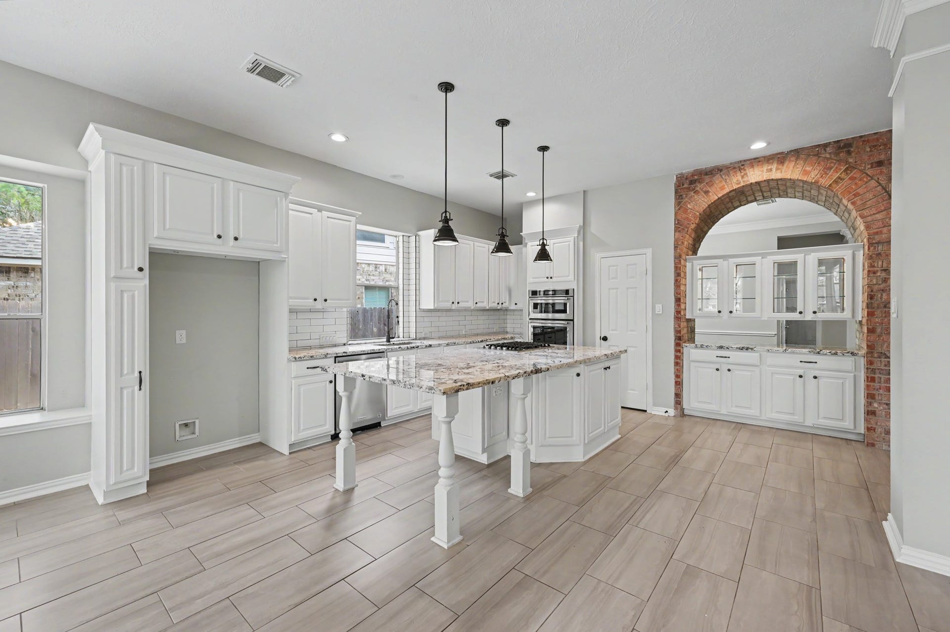 18207 Red Eagle Court, Humble, TX 77346 Fully updated Kitchen offers 42 inch cabinets, tons of seating at your oversized island and is open to the breakfast room and living area!
