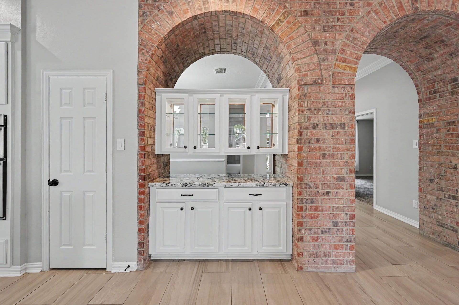 18207 Red Eagle Court, Humble, TX 77346 GORGEOUS built in that is double sided to dining and kitchen!