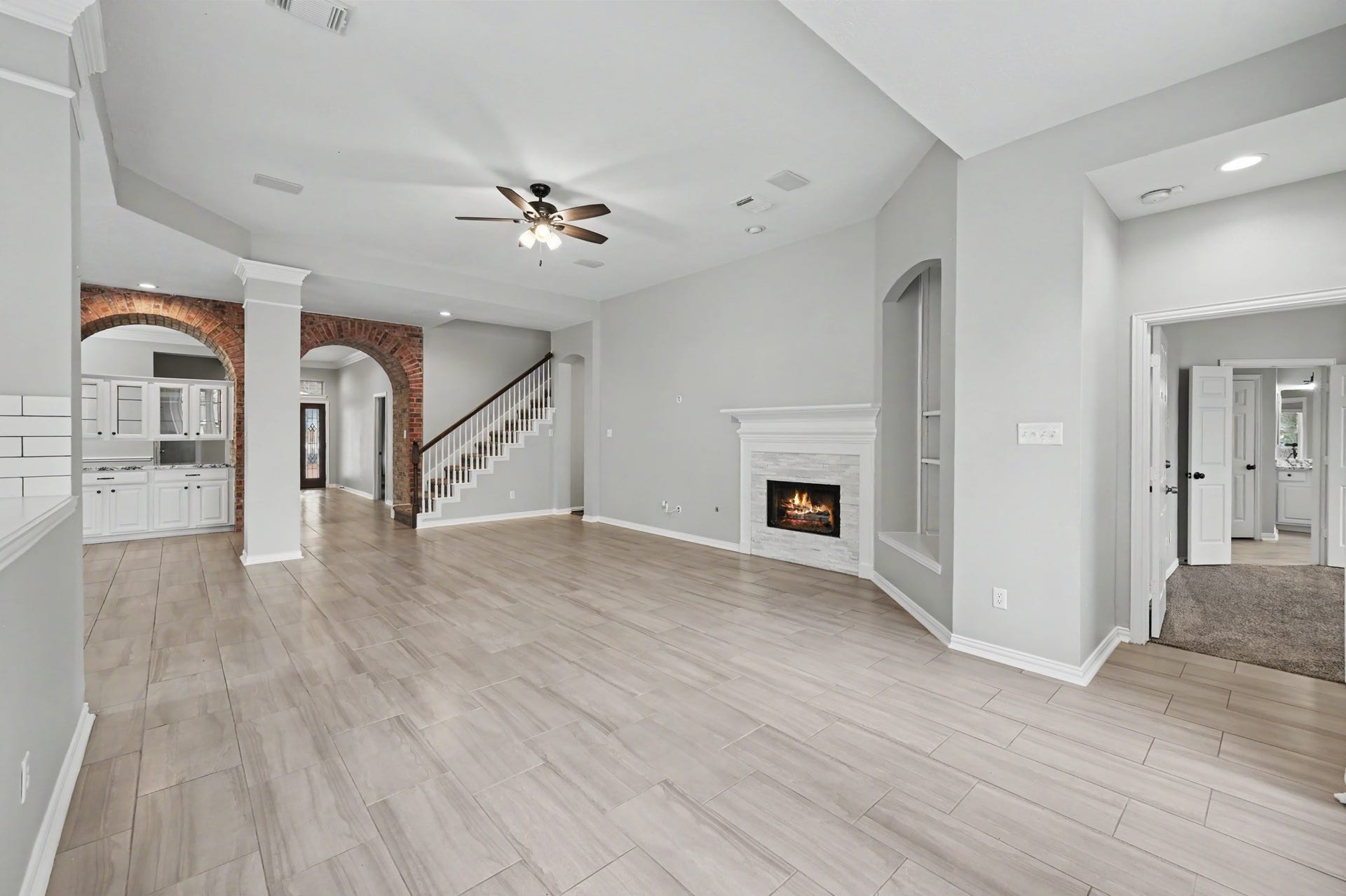 18207 Red Eagle Court, Humble, TX 77346 Living room is HUGE!