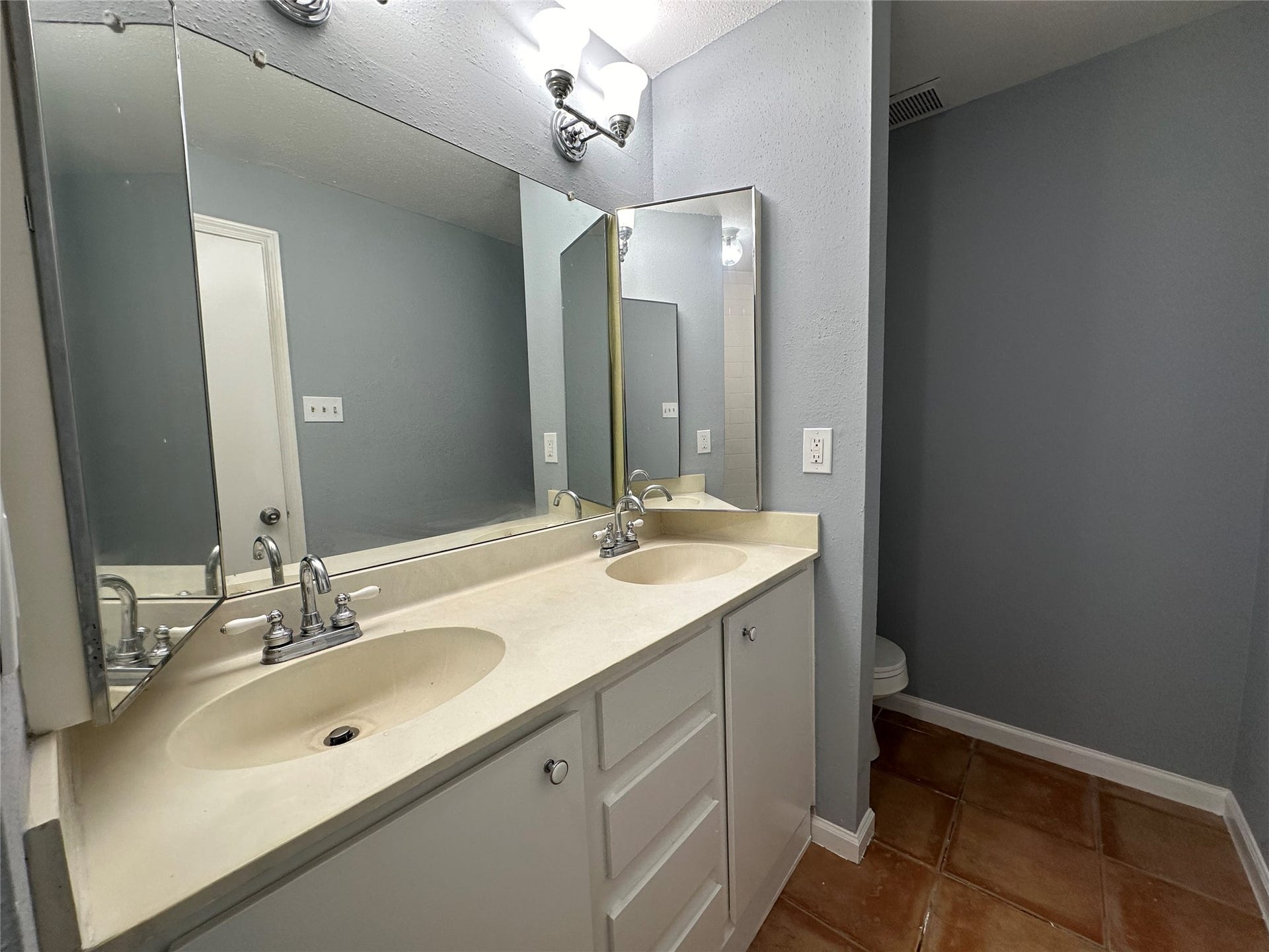 714 Bering Drive, #36, Houston, TX 77057 714 Bering Drive, #36, Houston, TX 77057