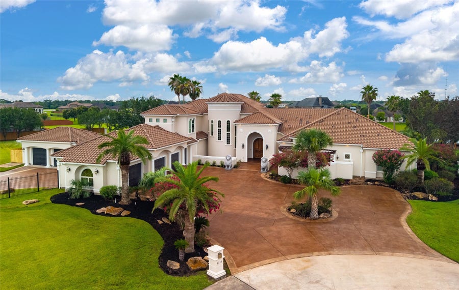 Property photo for 6710 Falcon Point, Dickinson, TX