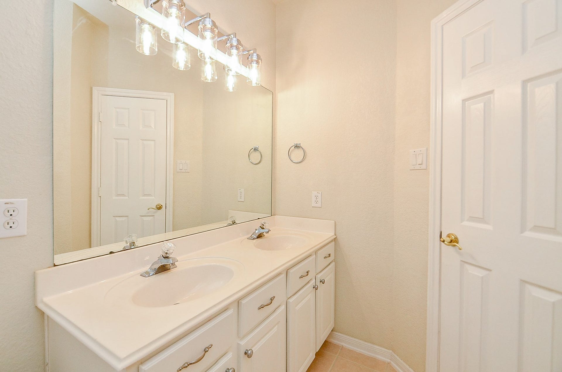 14407 Spanish River Lane, Cypress, TX 77429 The secondary bath keeps busy mornings moving with a double-sink vanity, generous counter space and storage below. With three secondary bedrooms downstairs, having another full bath on this level is a practical bonus.