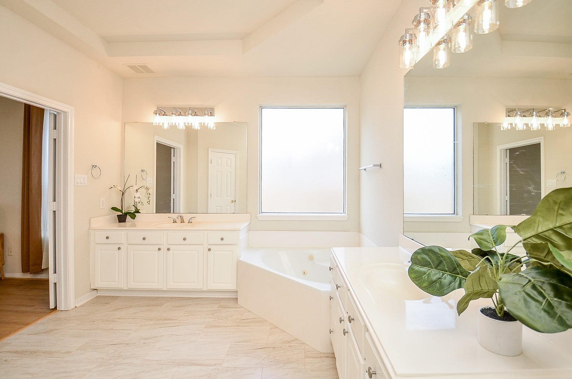14407 Spanish River Lane, Cypress, TX 77429 Start and end the day with room to yourself. The spacious primary bath features separate vanities, a soaking tub, natural light and a layout designed to give both sides their own space.