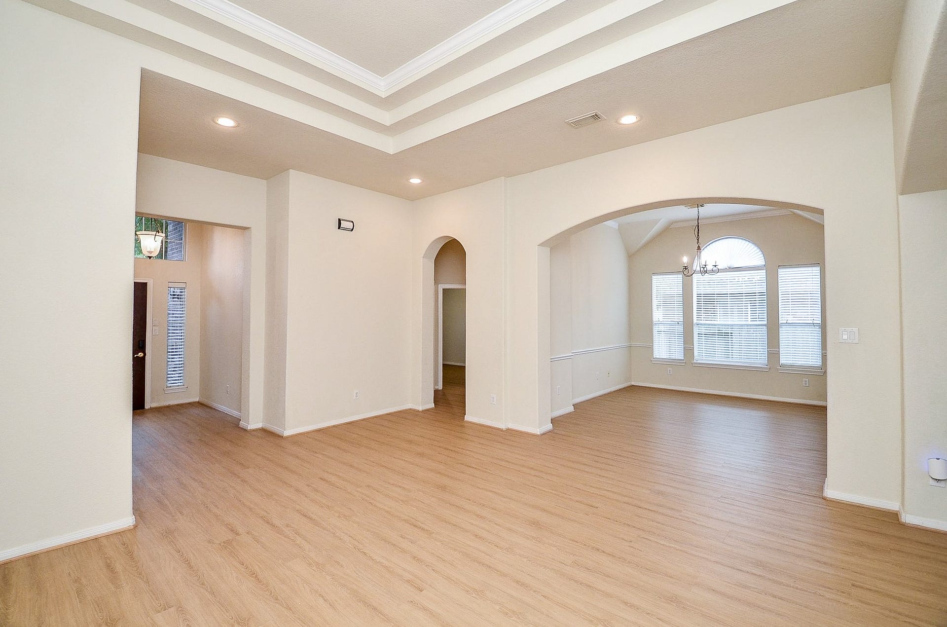 14407 Spanish River Lane, Cypress, TX 77429 This is where flexibility begins. Generous open spaces near the front of the home can easily adapt to the way you live, whether that means entertaining, dining, working from home or creating a second sitting area.