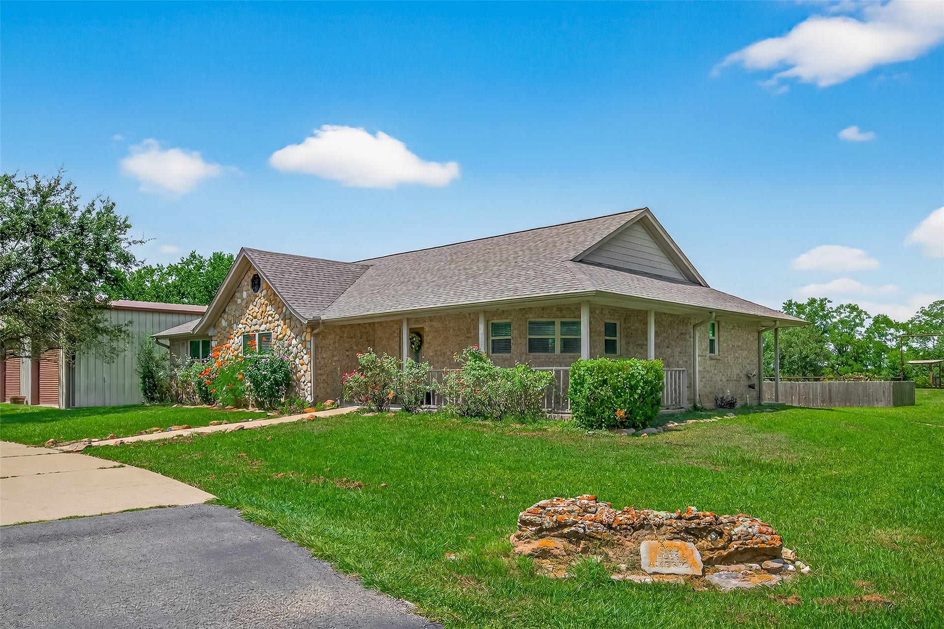 1030 Ginger Street, Santa Fe, TX 77517 1030 Ginger Street, Santa Fe, TX 77517