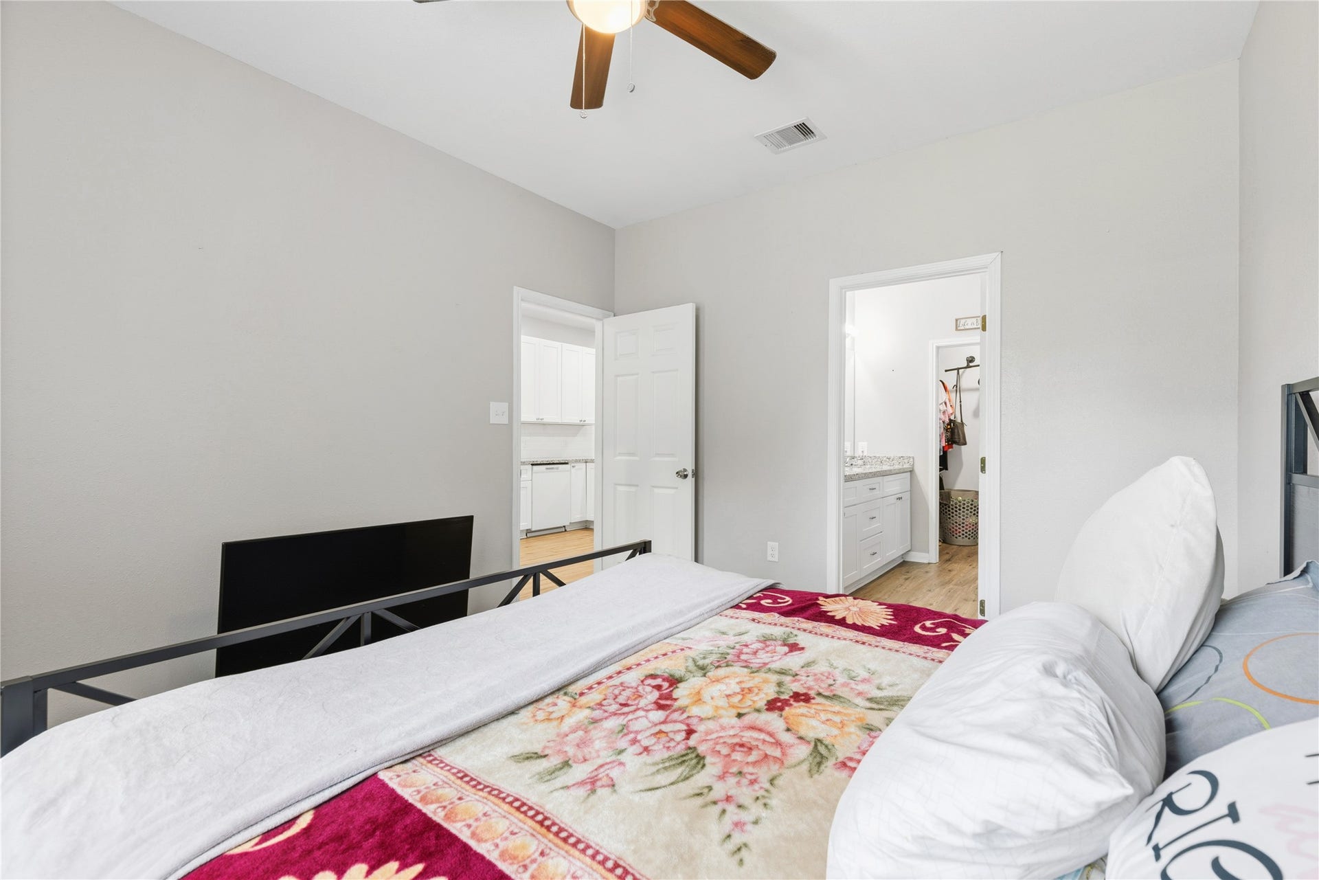 405 W Worsham Street, Willis, TX 77378