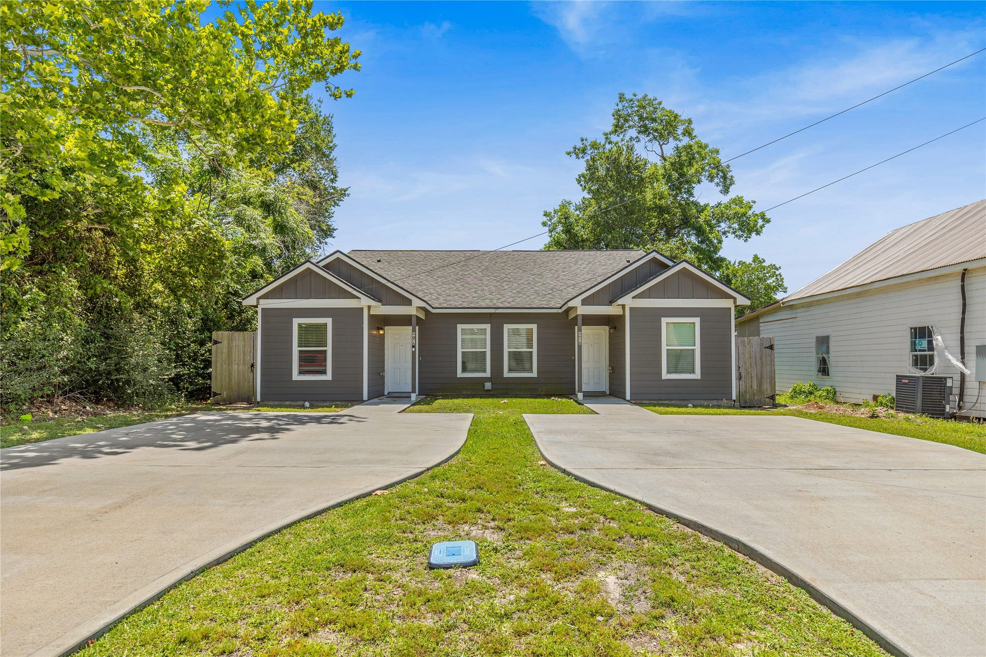 405 W Worsham Street, Willis, TX 77378
