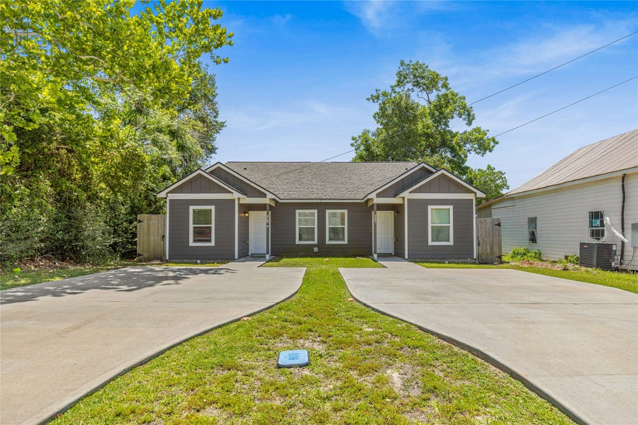 Property photo for 405 W Worsham Street, Willis, TX