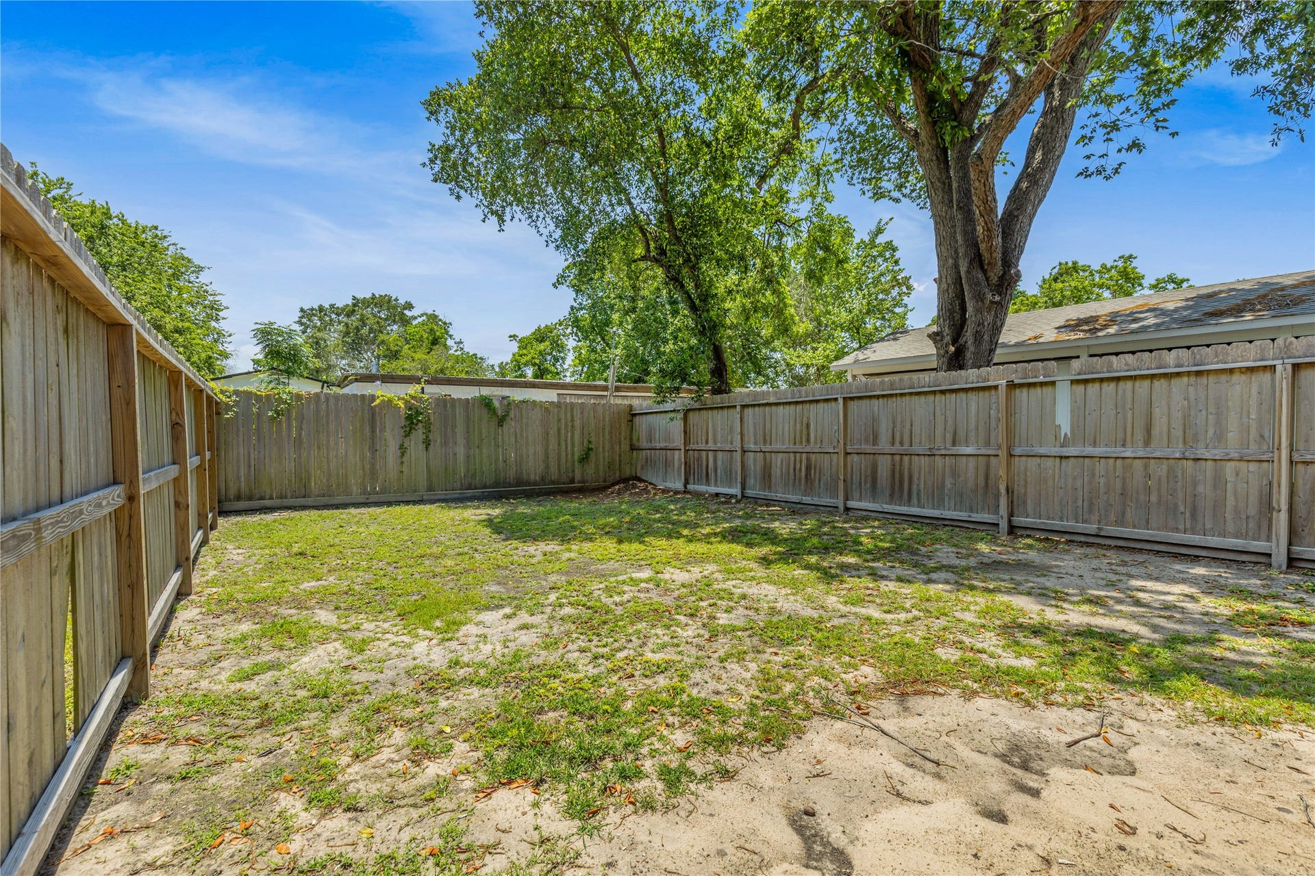 405 W Worsham Street, Willis, TX 77378