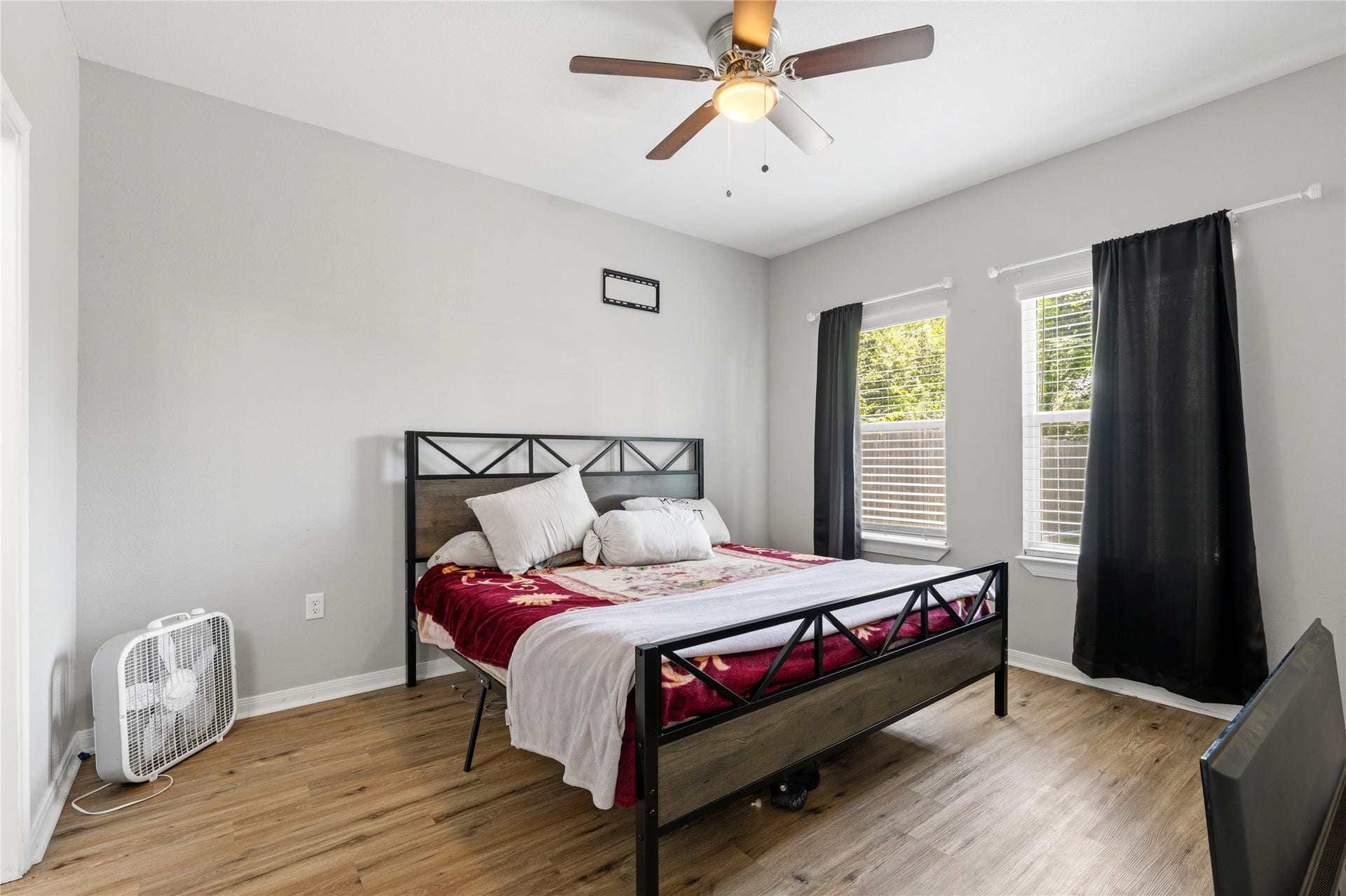 405 W Worsham Street, Willis, TX 77378