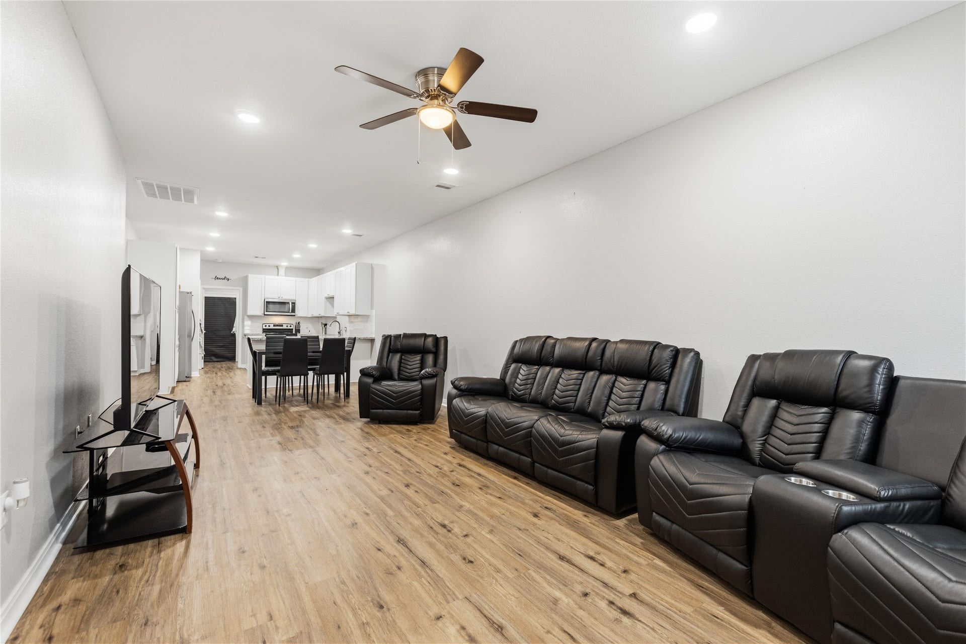 405 W Worsham Street, Willis, TX 77378