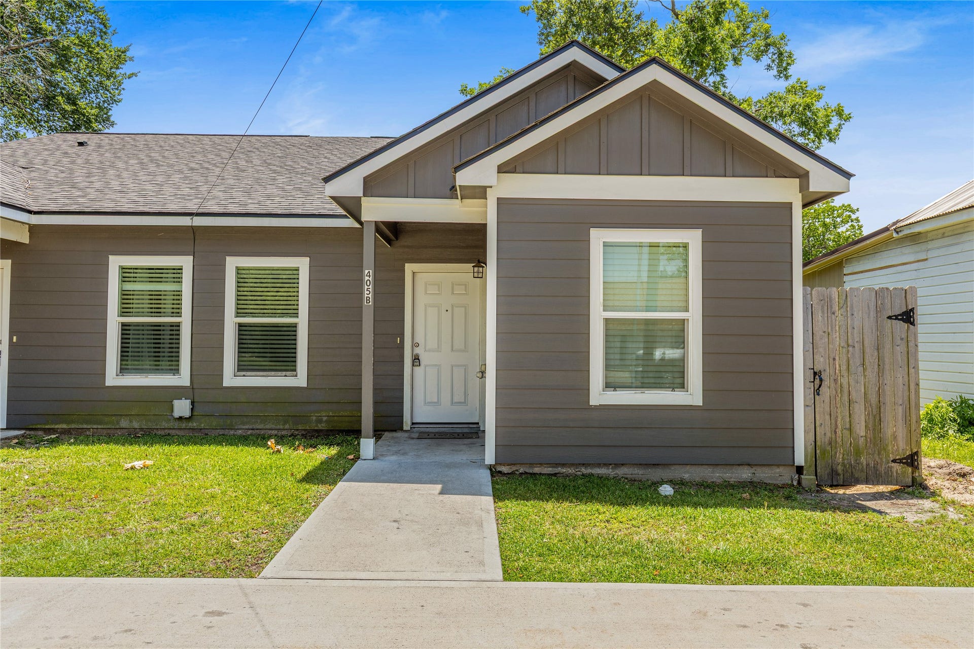 405 W Worsham Street, Willis, TX 77378