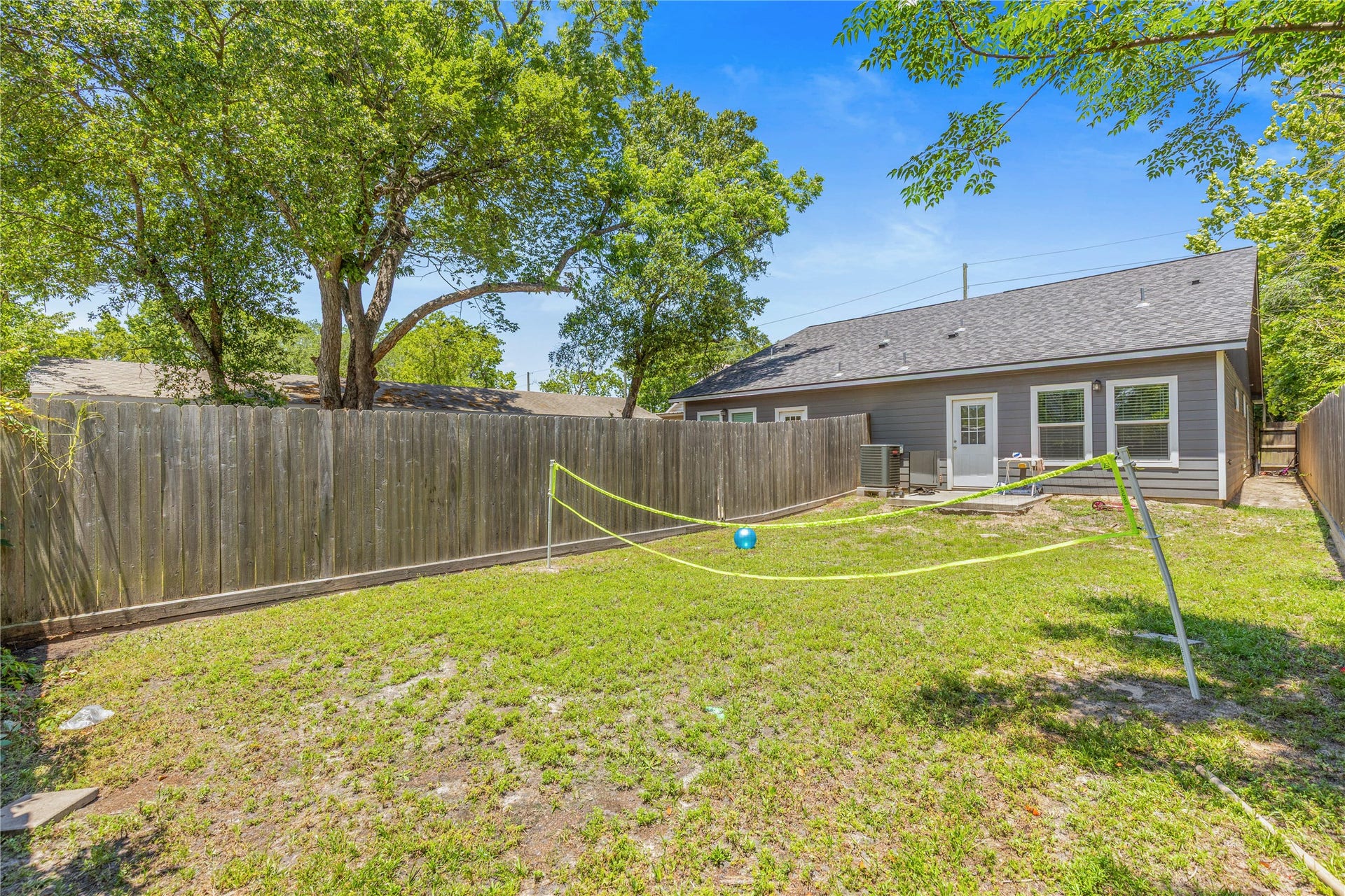 405 W Worsham Street, Willis, TX 77378