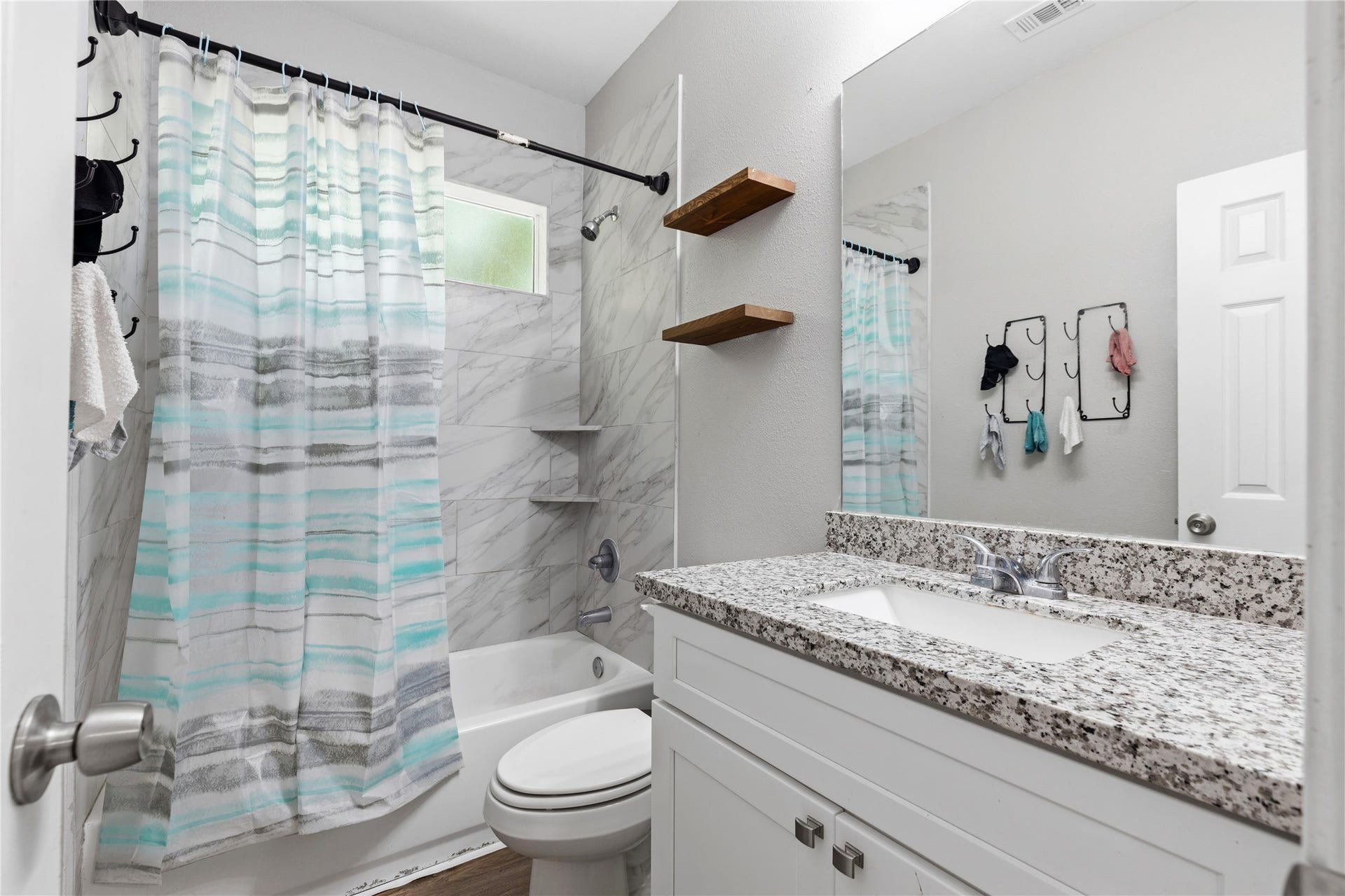 405 W Worsham Street, Willis, TX 77378
