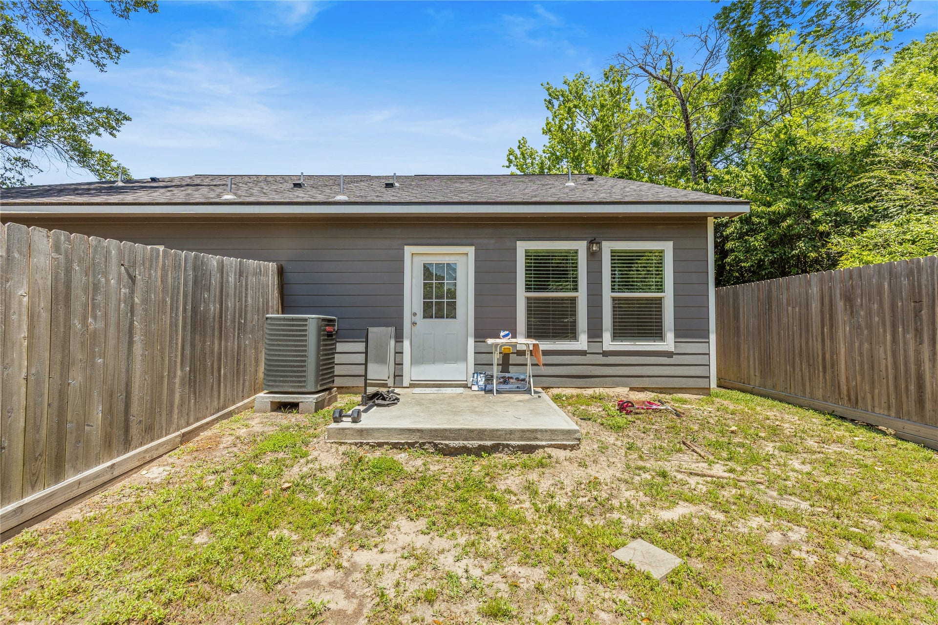 405 W Worsham Street, Willis, TX 77378