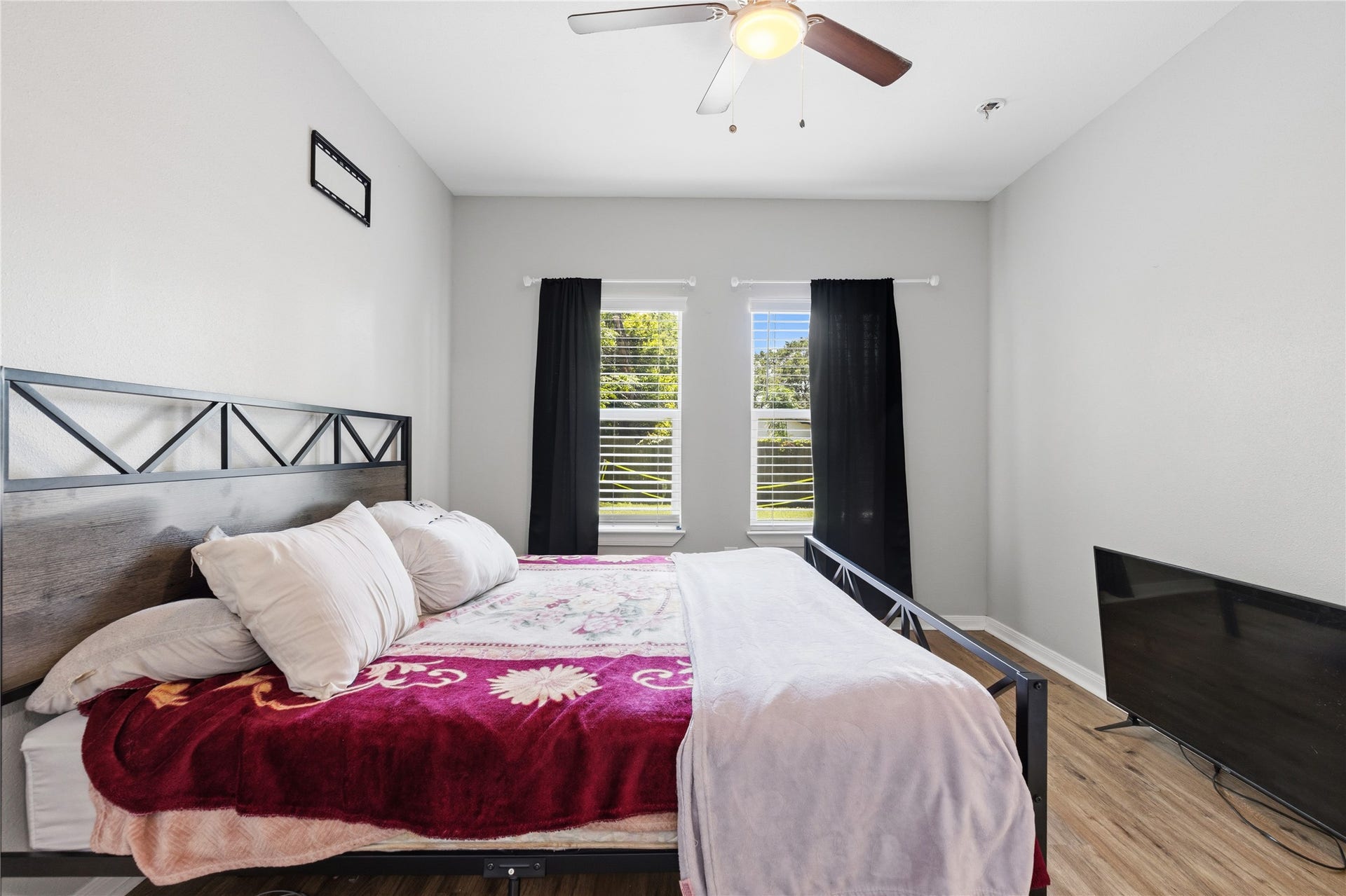 405 W Worsham Street, Willis, TX 77378