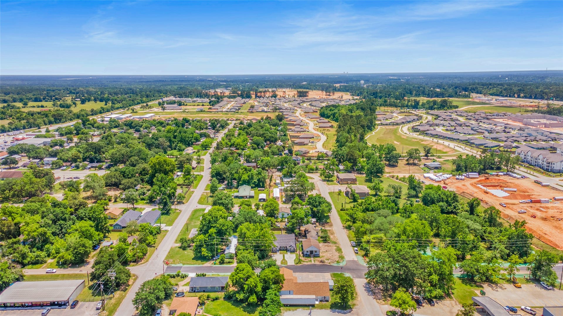 405 W Worsham Street, Willis, TX 77378