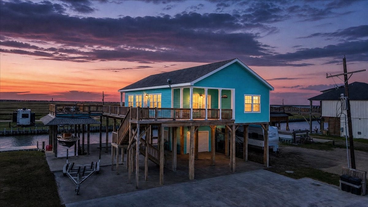 1231 N Stingaree Drive, Crystal Beach, TX 77650