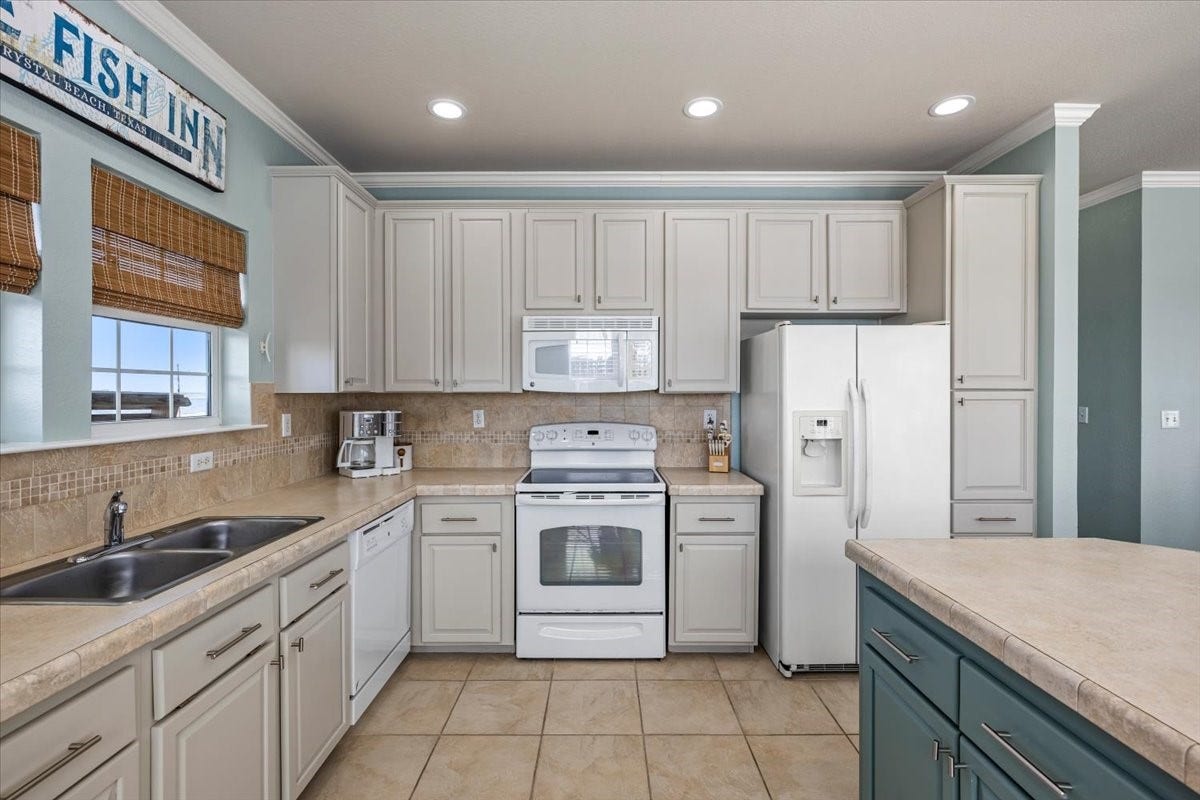 1231 N Stingaree Drive, Crystal Beach, TX 77650