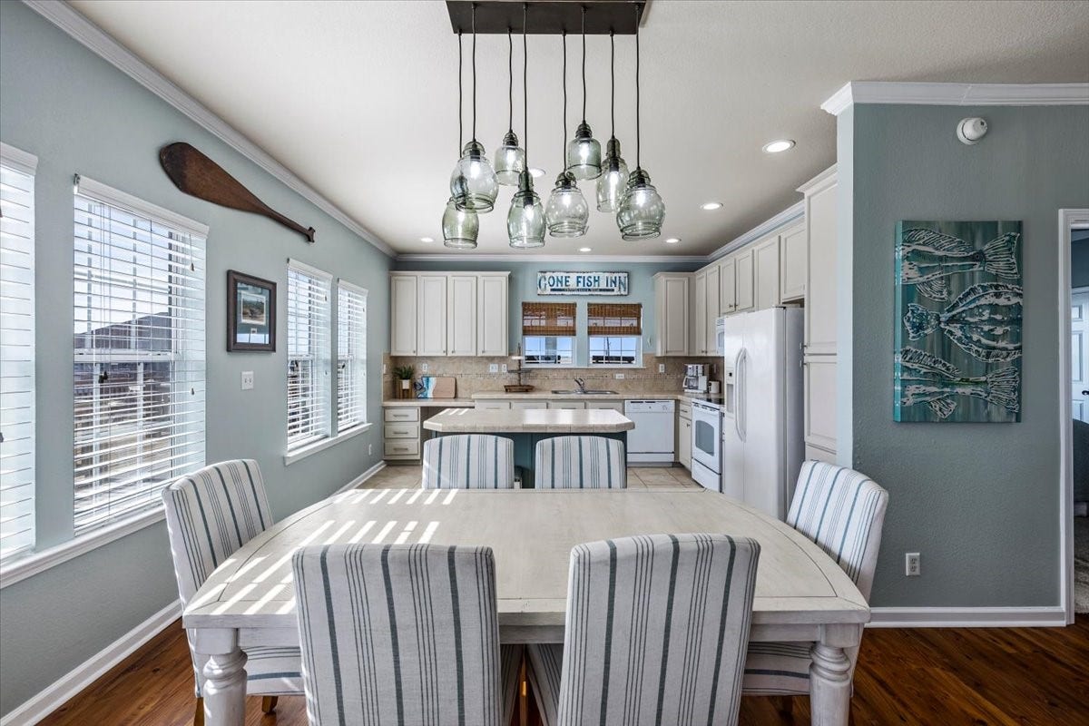 1231 N Stingaree Drive, Crystal Beach, TX 77650