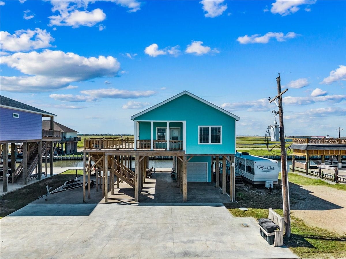 1231 N Stingaree Drive, Crystal Beach, TX 77650