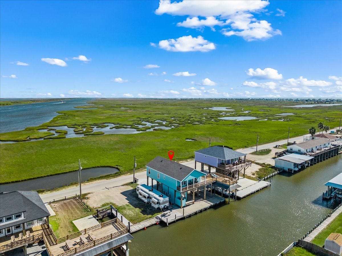 1231 N Stingaree Drive, Crystal Beach, TX 77650