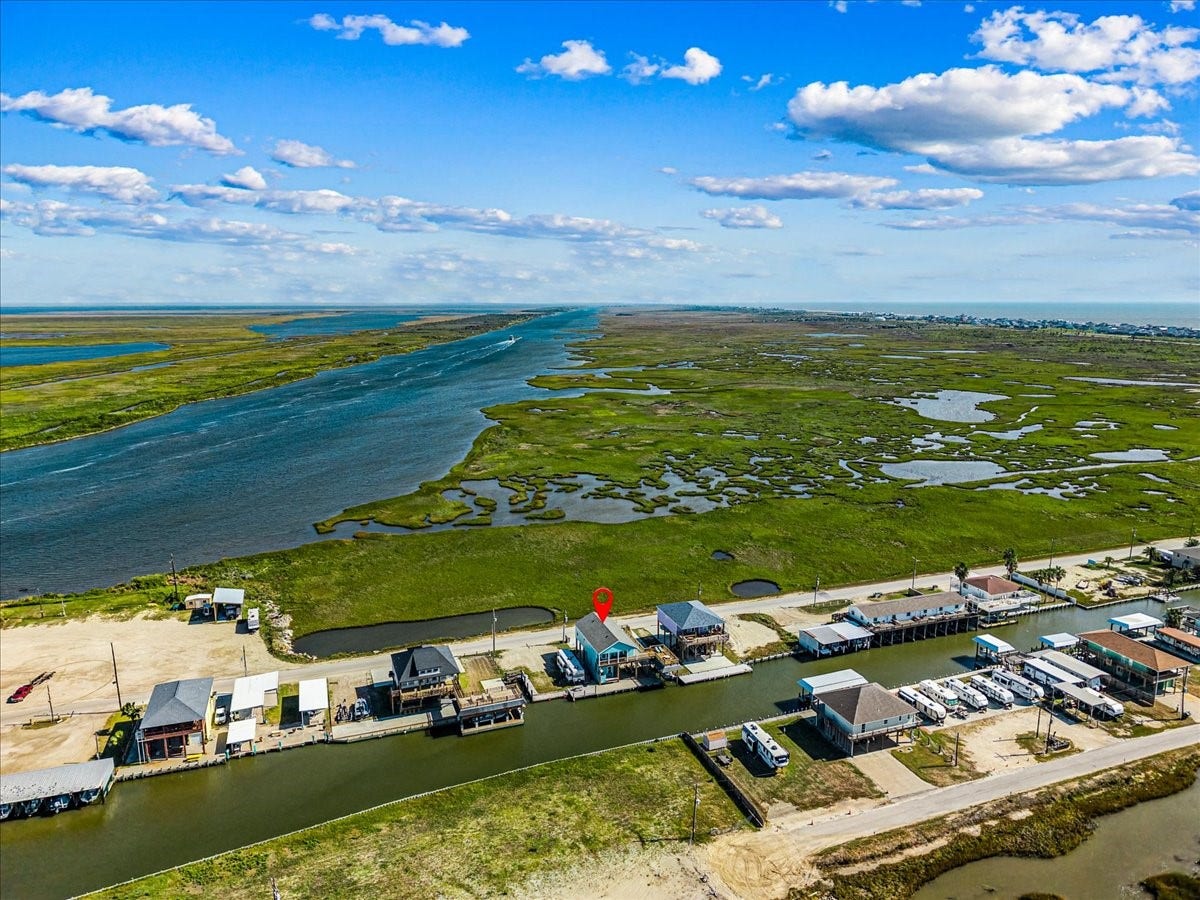 1231 N Stingaree Drive, Crystal Beach, TX 77650