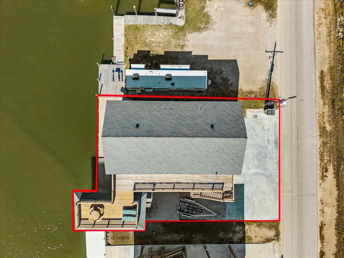 1231 N Stingaree Drive, Crystal Beach, TX 77650