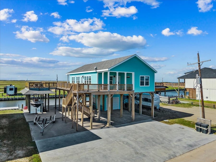 Property photo for 1231 N Stingaree Drive, Crystal Beach, TX