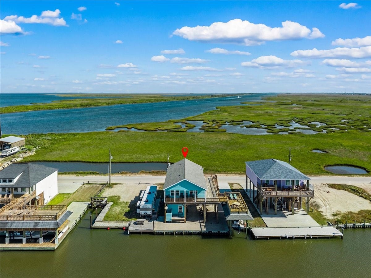 1231 N Stingaree Drive, Crystal Beach, TX 77650