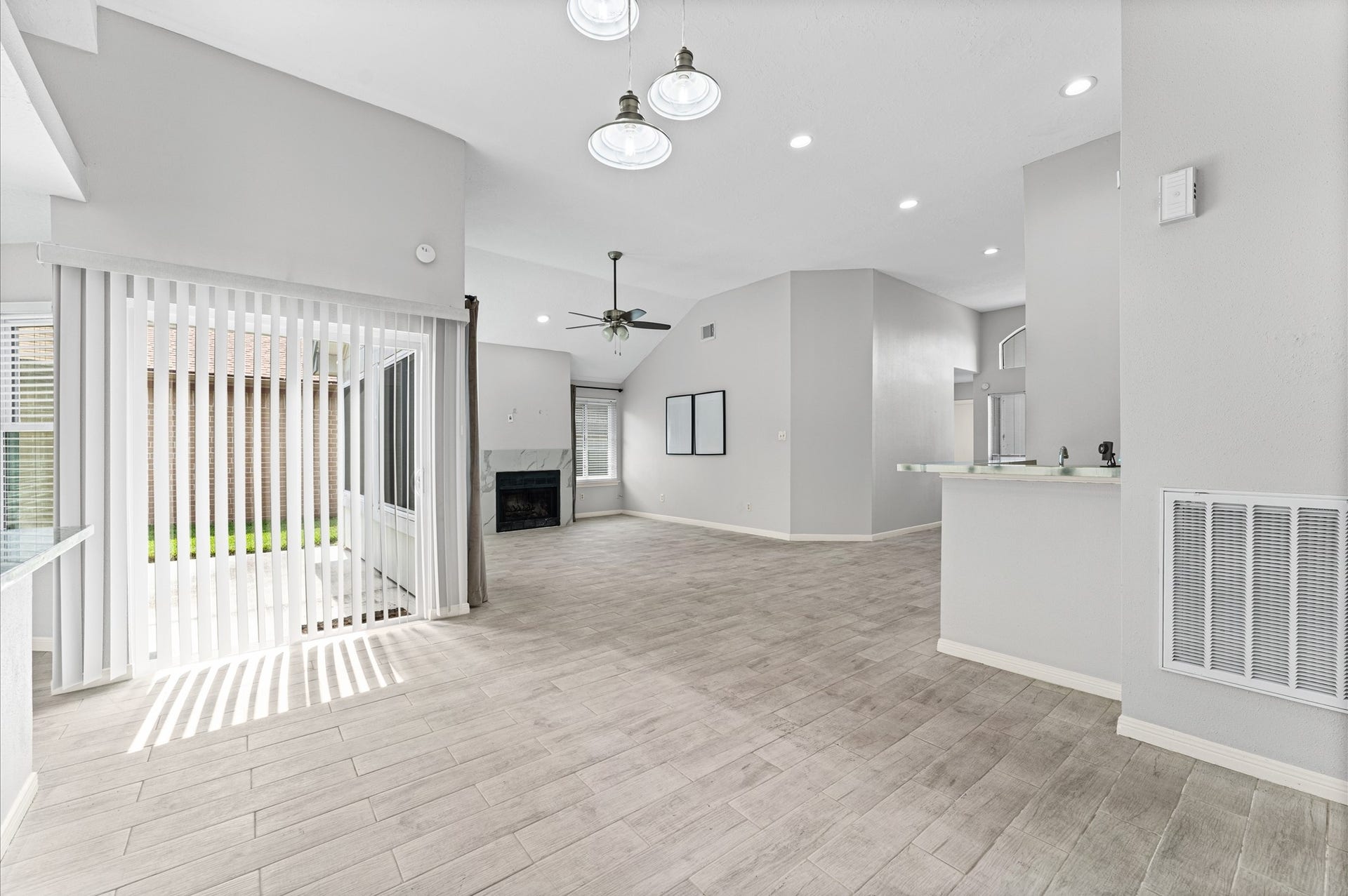 7810 Poitiers Drive, Houston, TX 77071 7810 Poitiers Drive, Houston, TX 77071