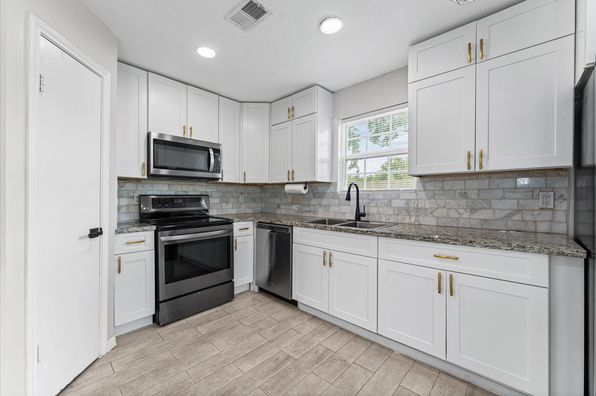 7810 Poitiers Drive, Houston, TX 77071 7810 Poitiers Drive, Houston, TX 77071