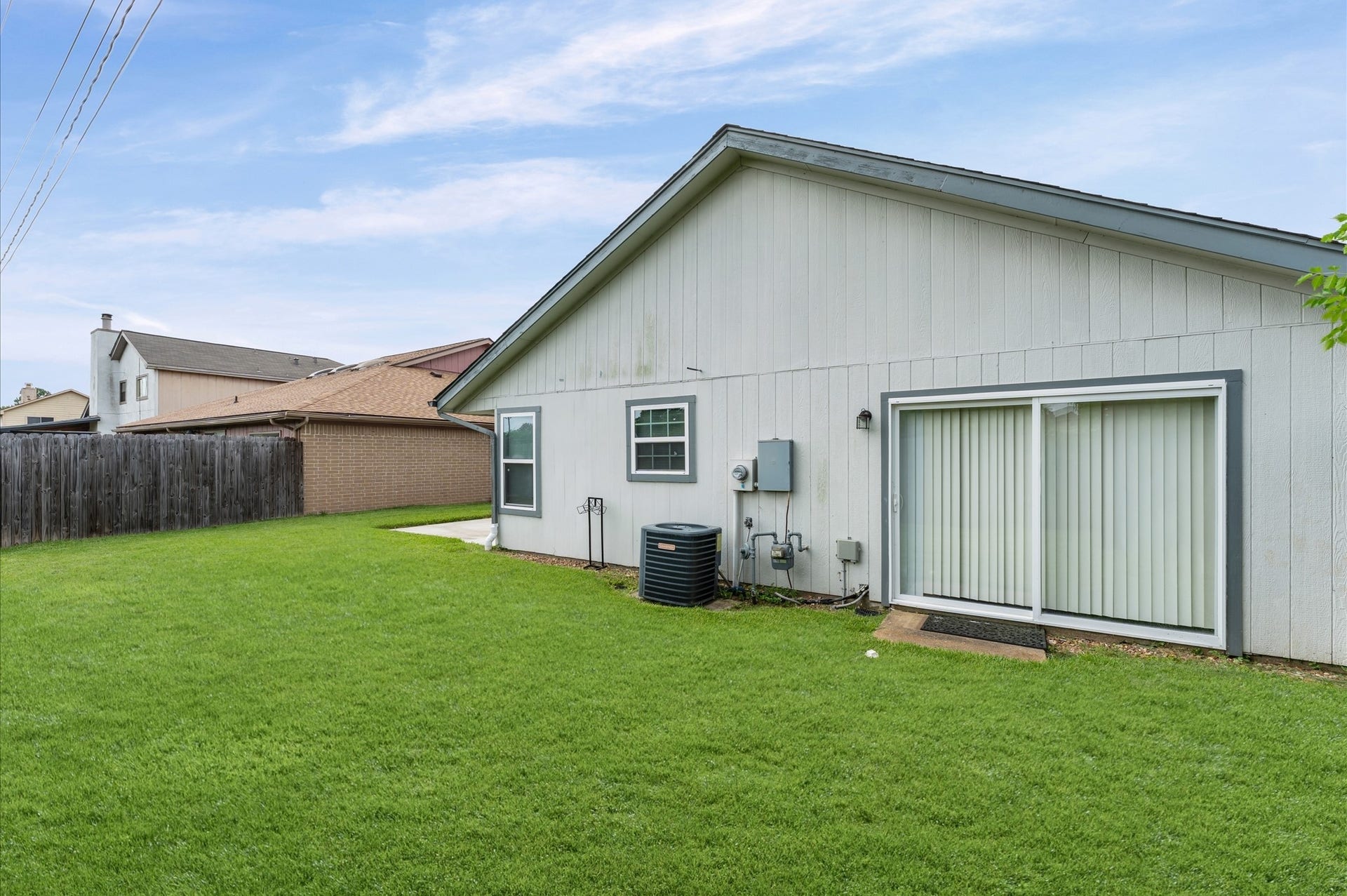 7810 Poitiers Drive, Houston, TX 77071 Great new