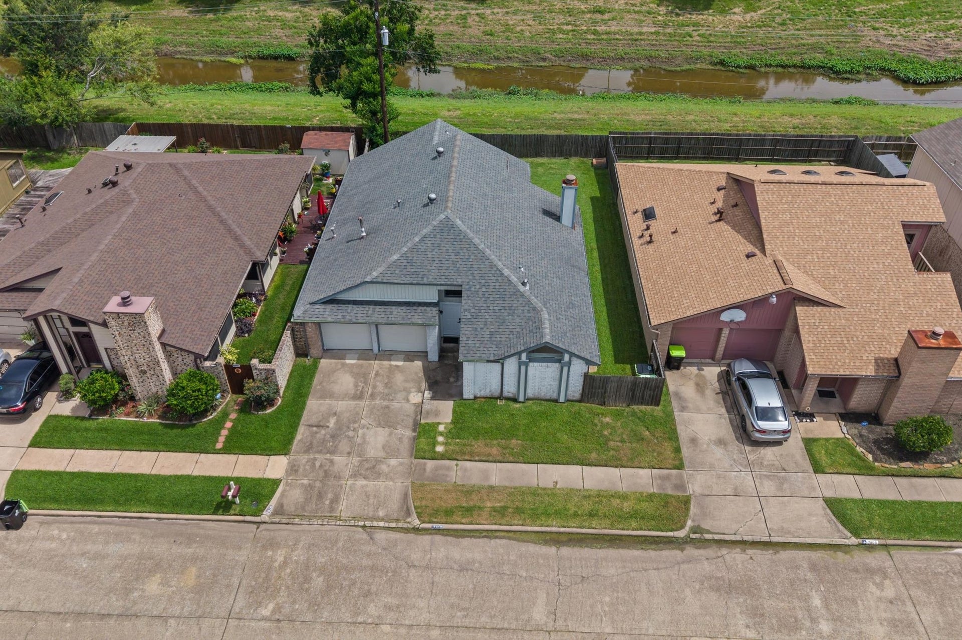 7810 Poitiers Drive, Houston, TX 77071 7810 Poitiers Drive, Houston, TX 77071